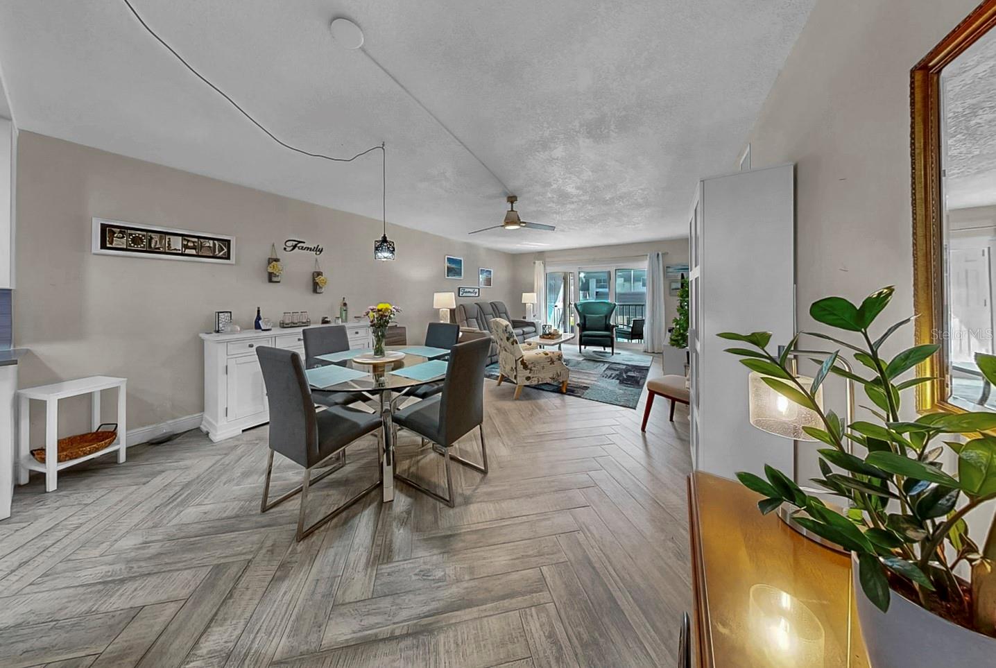 Living room/Dining room