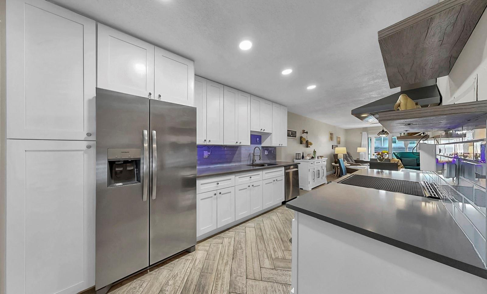 Nicely appointed kitchen!