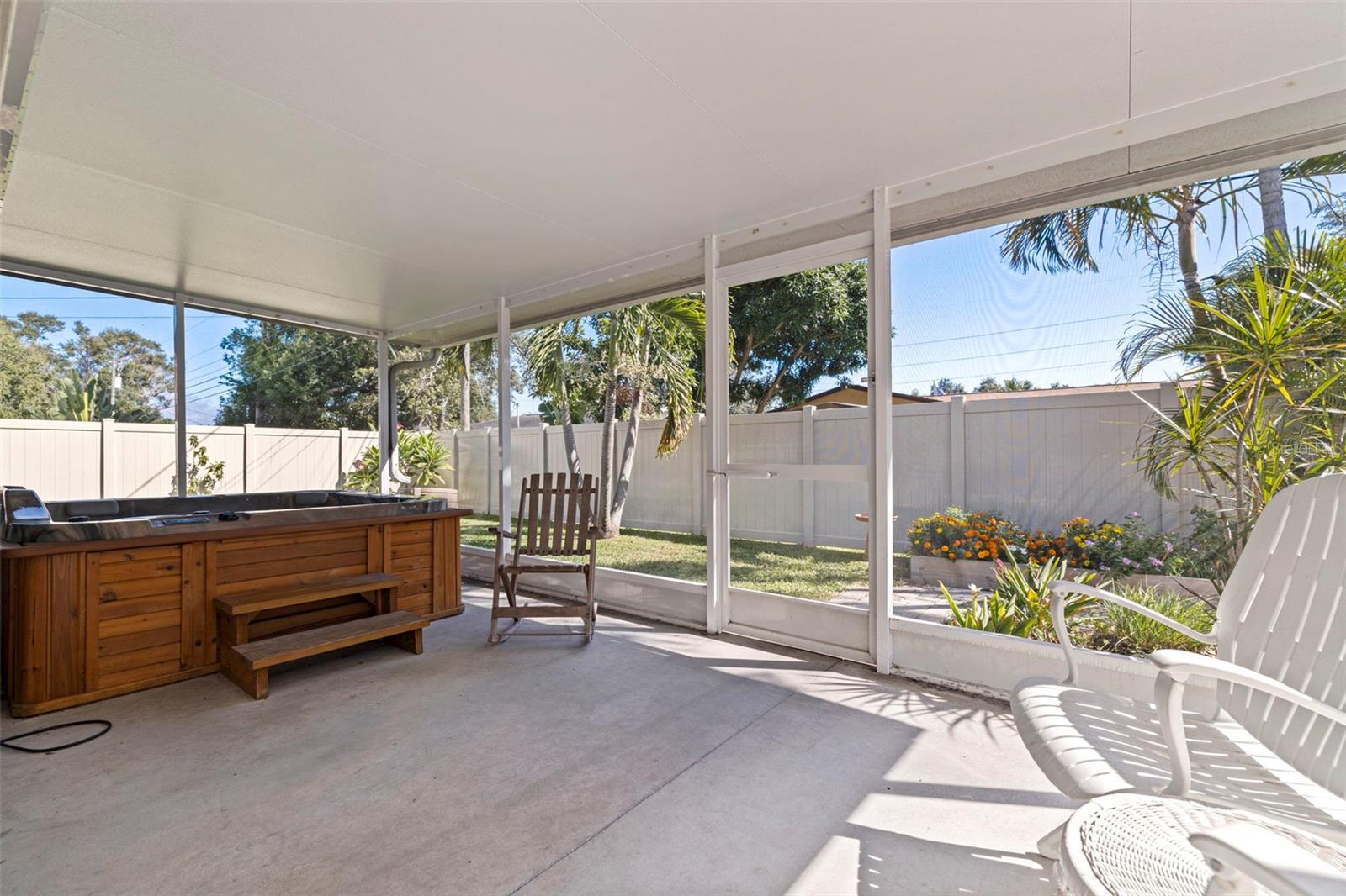 Lanai with hot tub