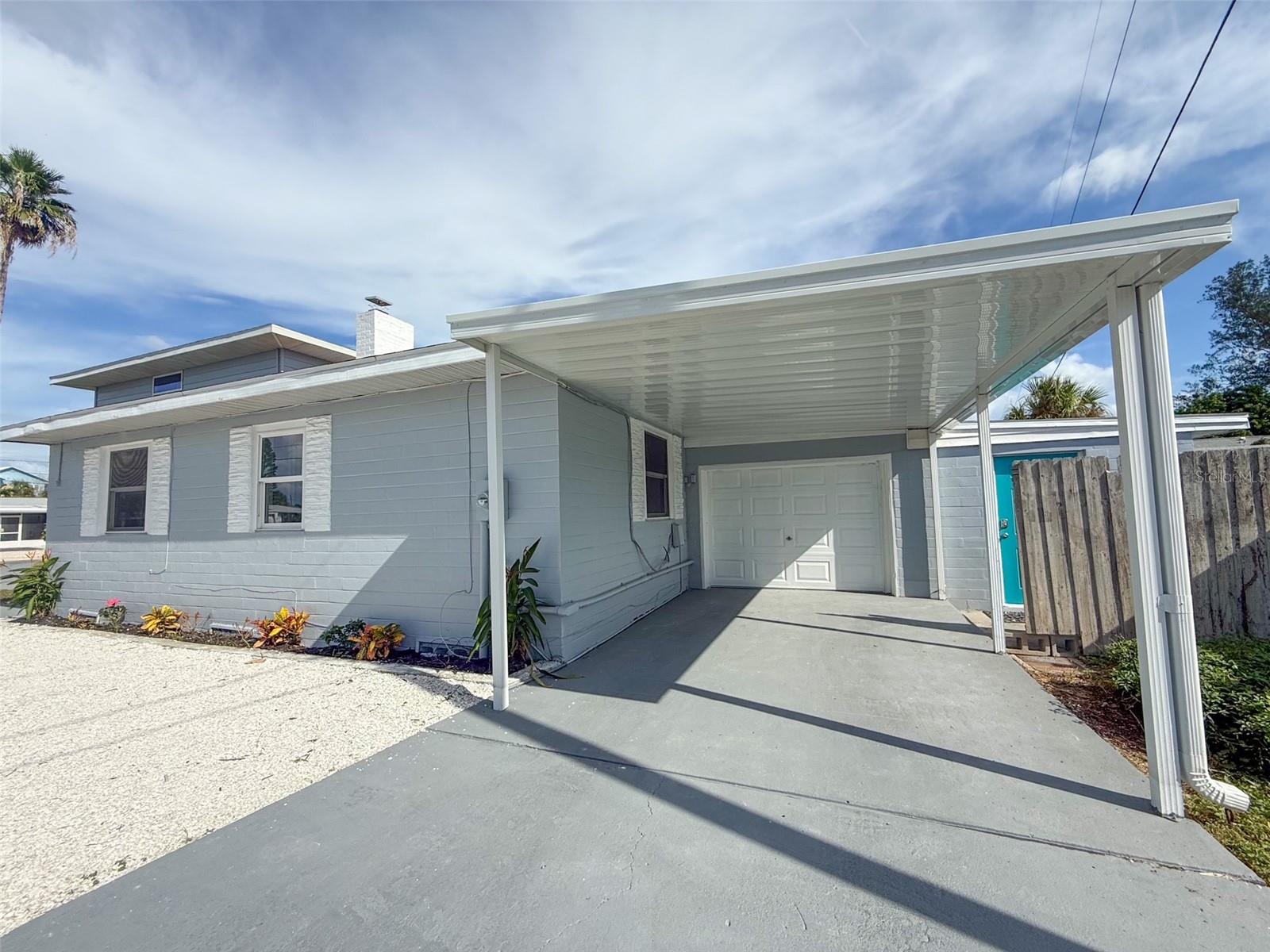 Carport & Garage
