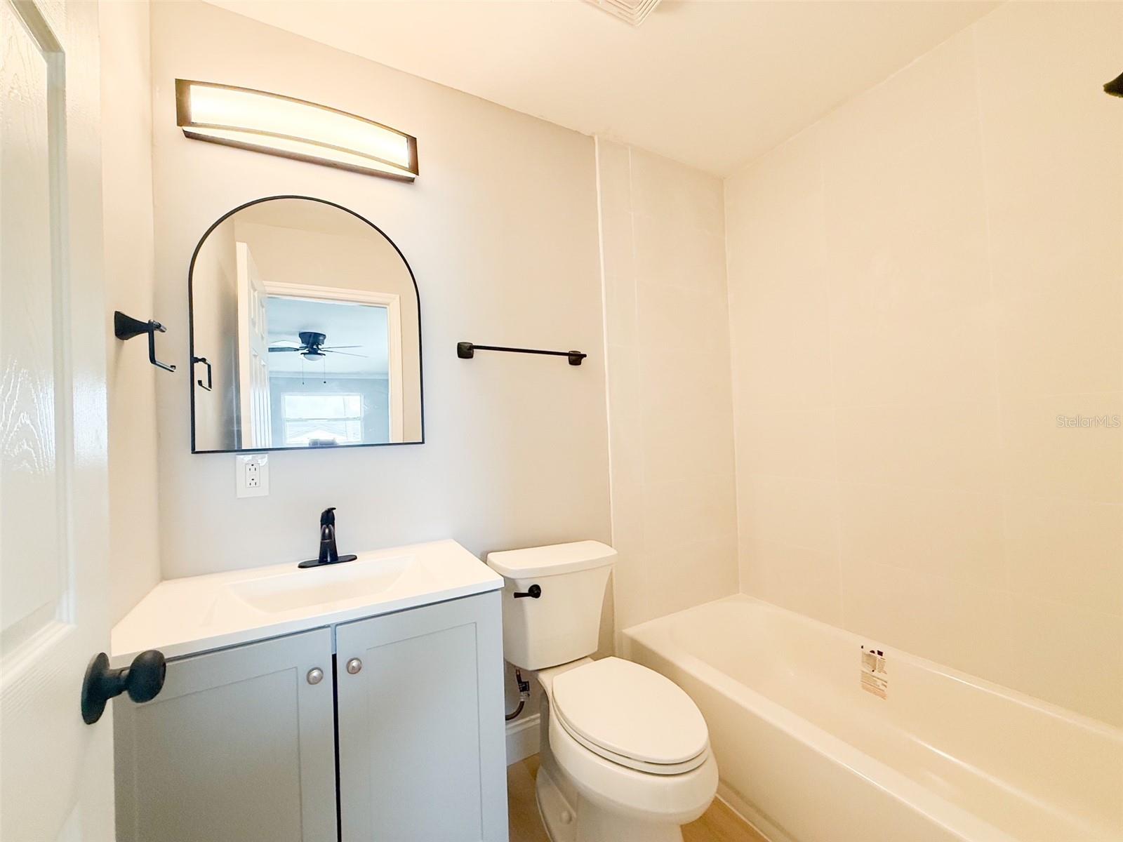 Primary en-suite Bathroom