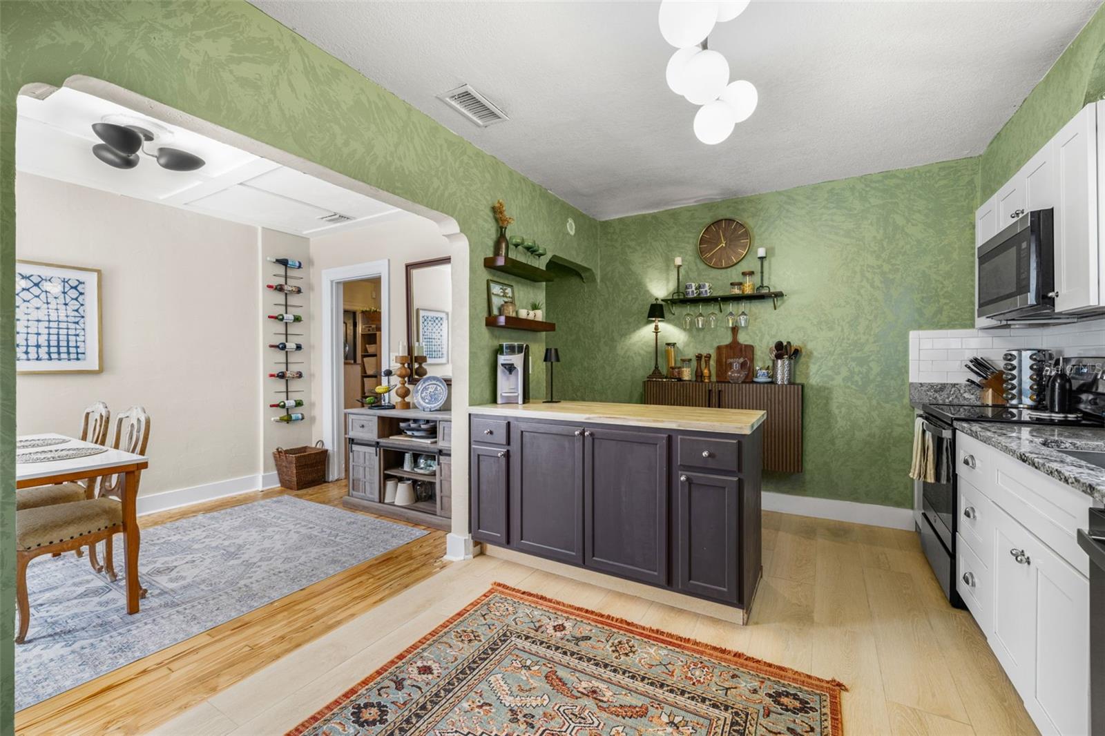 Kitchen w adjoining dining room