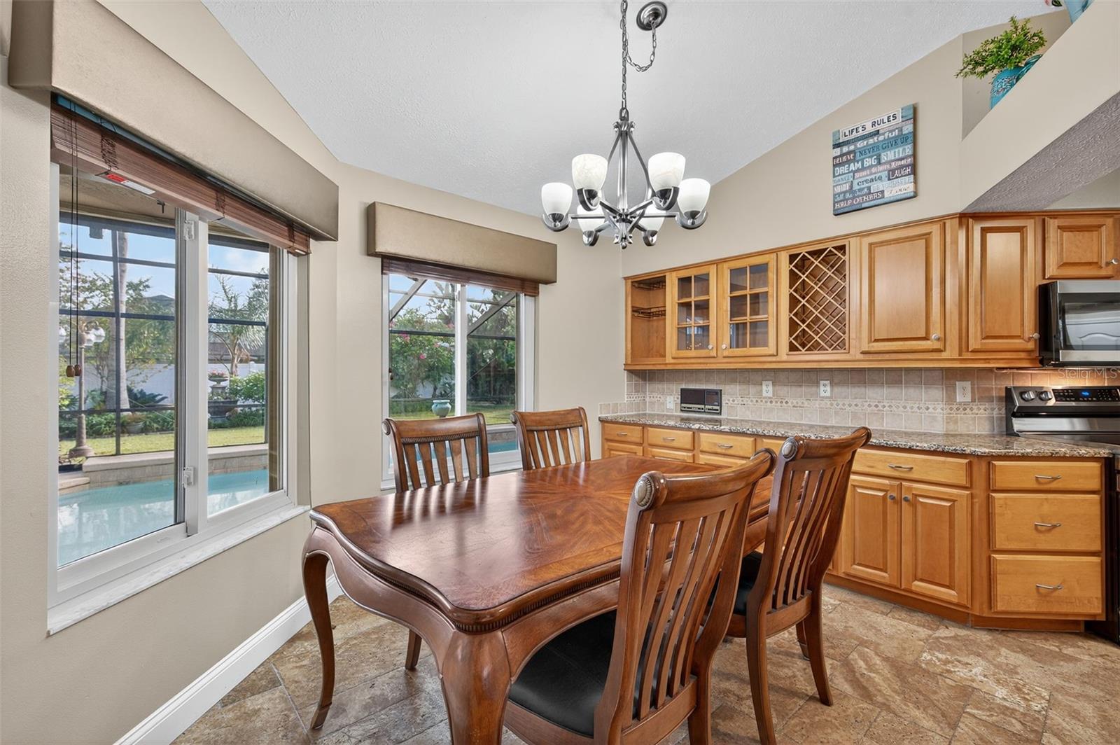 eat in kitchen area