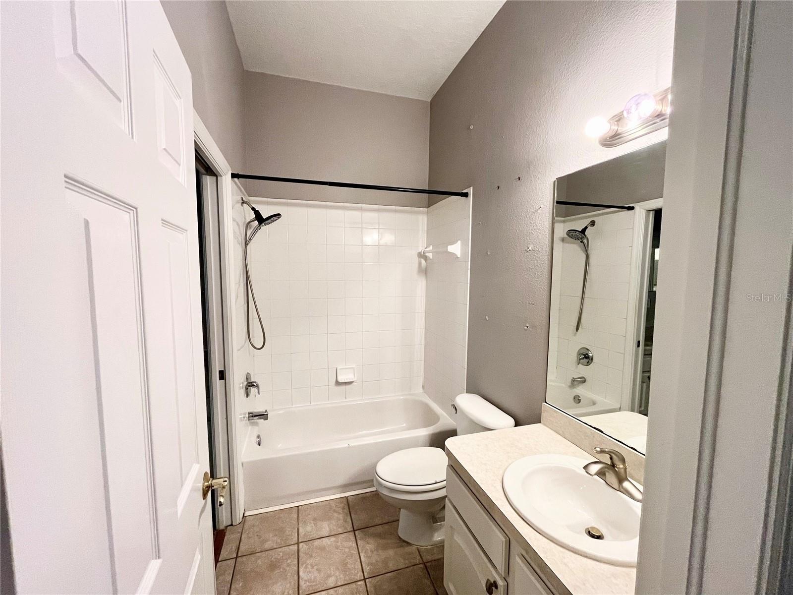 Upsatirs Full Bath