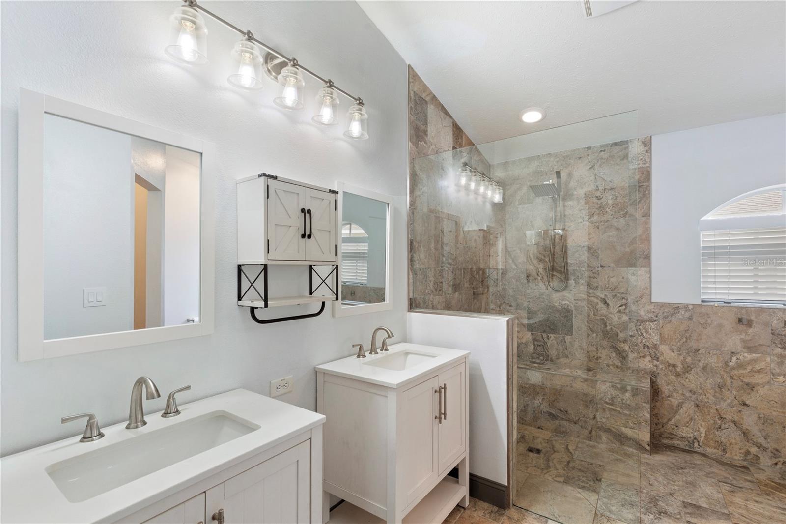 Primary en Suite Bathroom