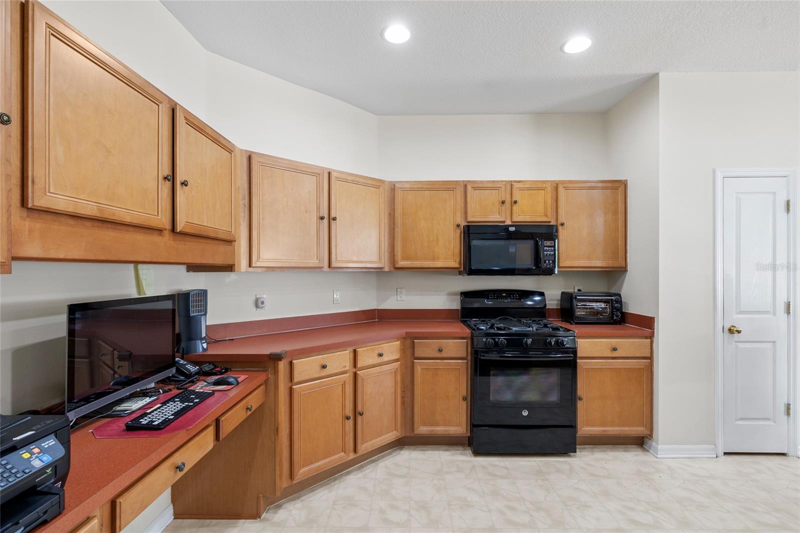 built in desk area in kitchen