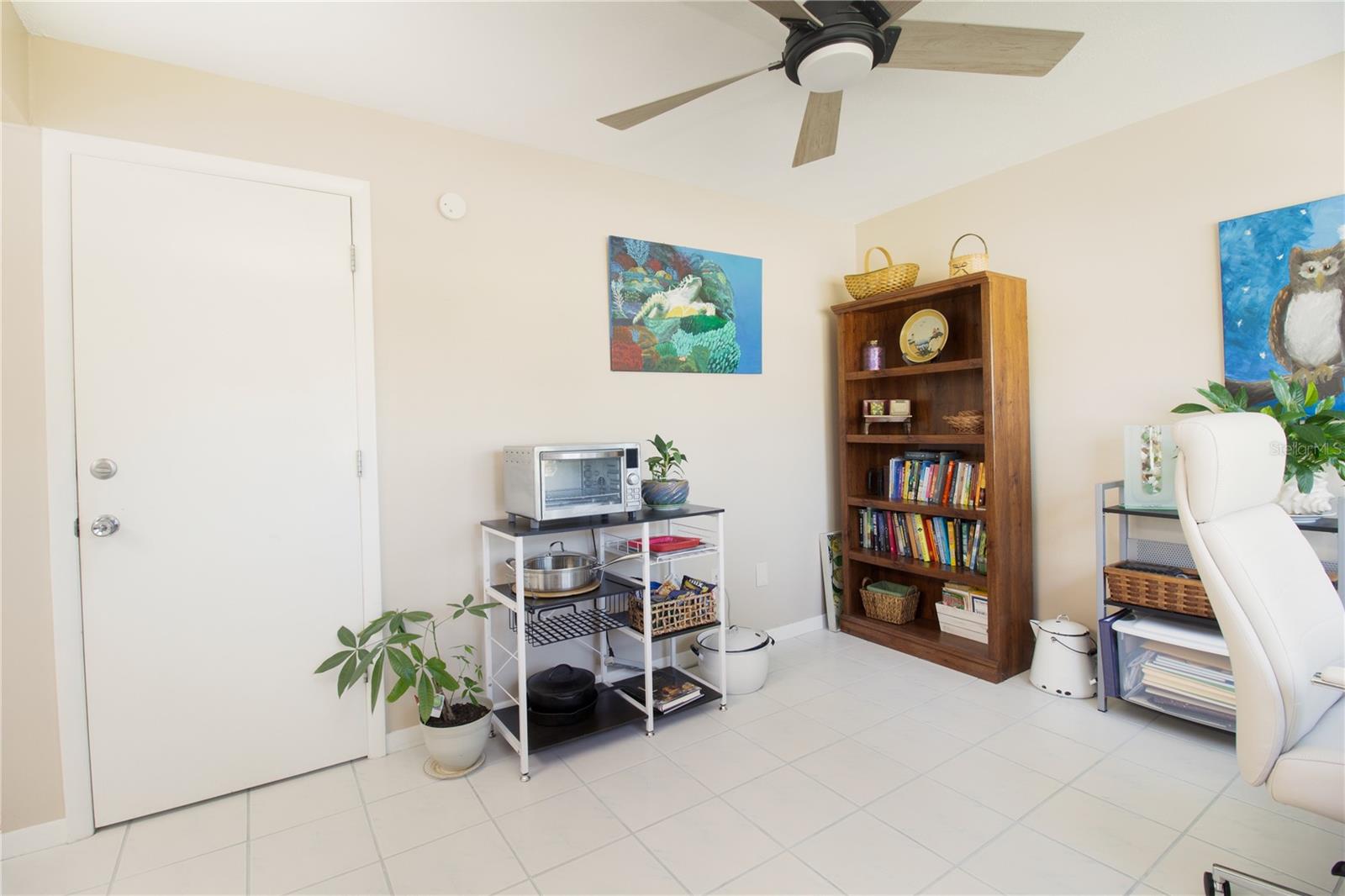 Bonus area off the kitchen