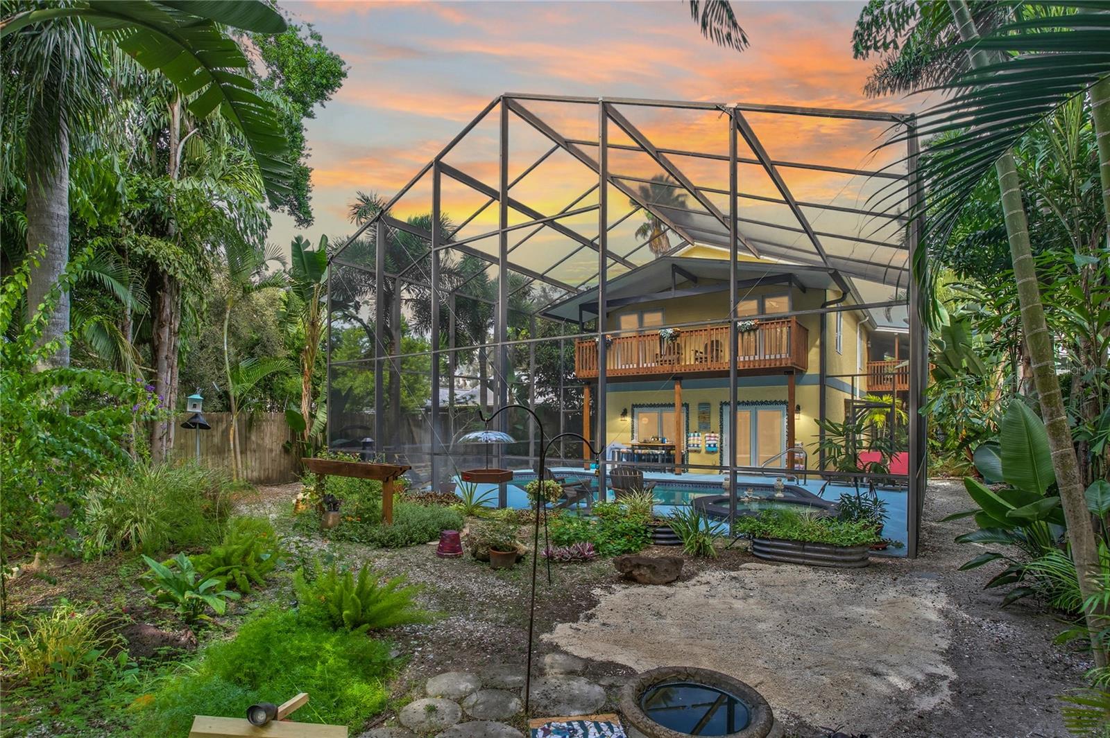 YOUR OUTDOOR OASIS AWAITS!!