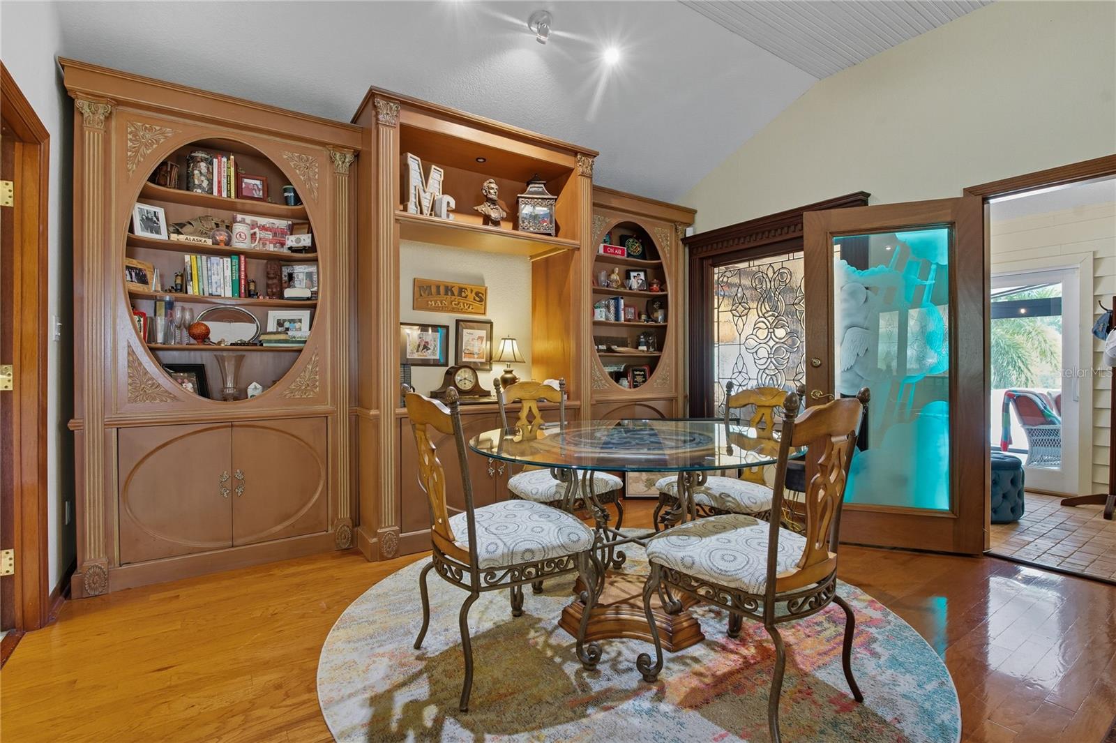 PERFECT ENTERTAINING AREA AND CARD NIGHT