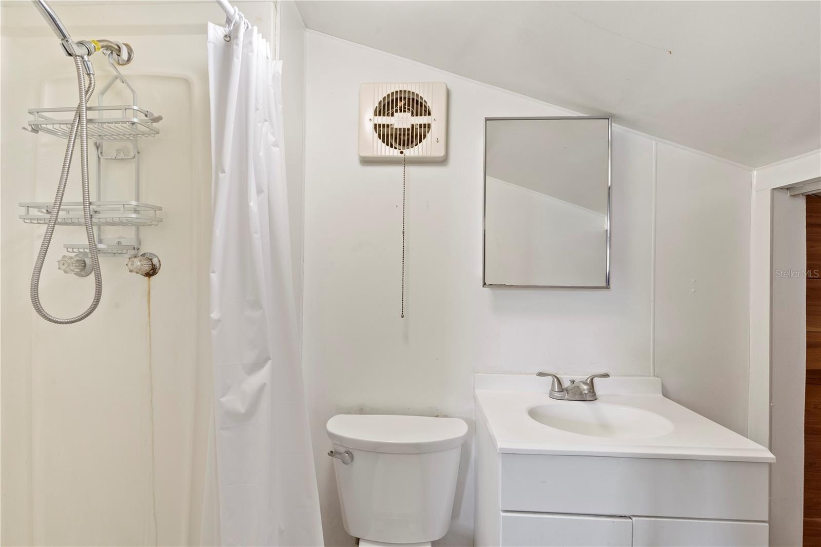 Upstairs en-suite Bathroom