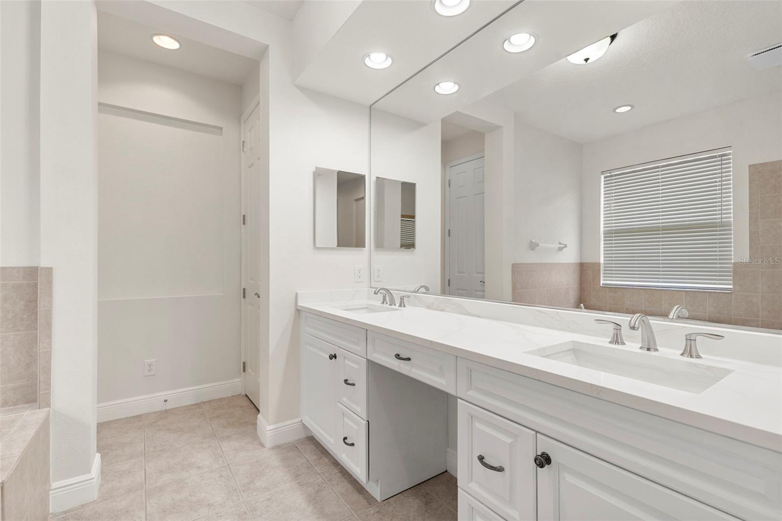 Primary En-sute-Updated Quartz Countertop