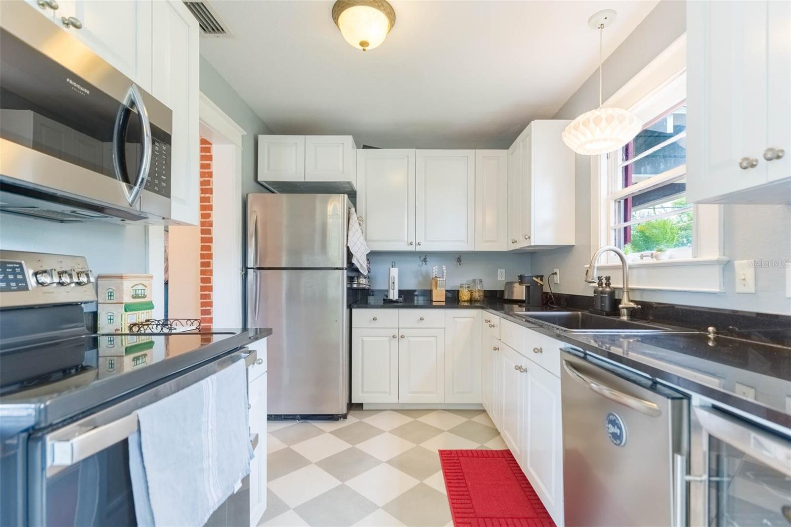Kitchen & Fridge