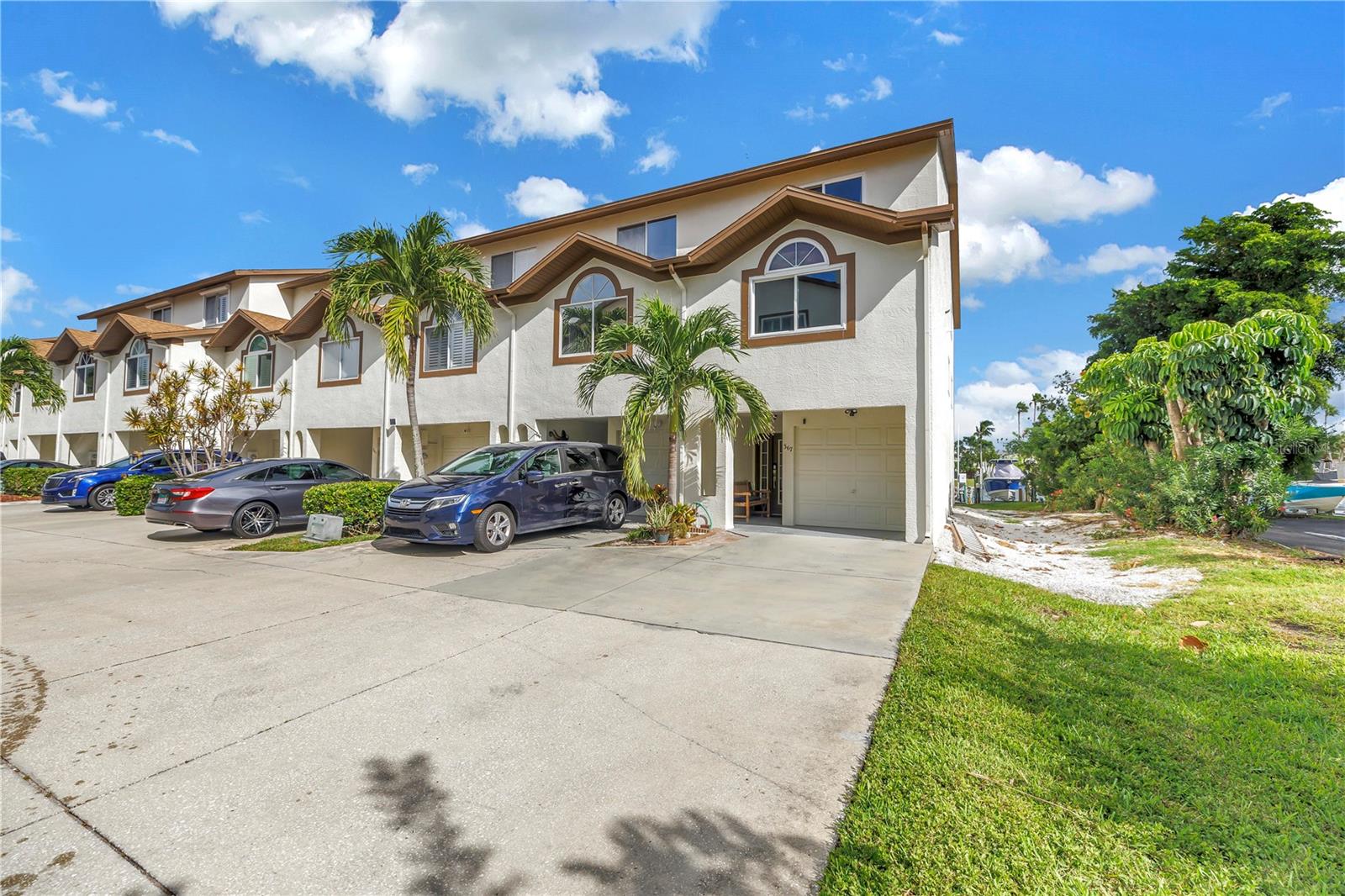 367 Madeira is an End townhome