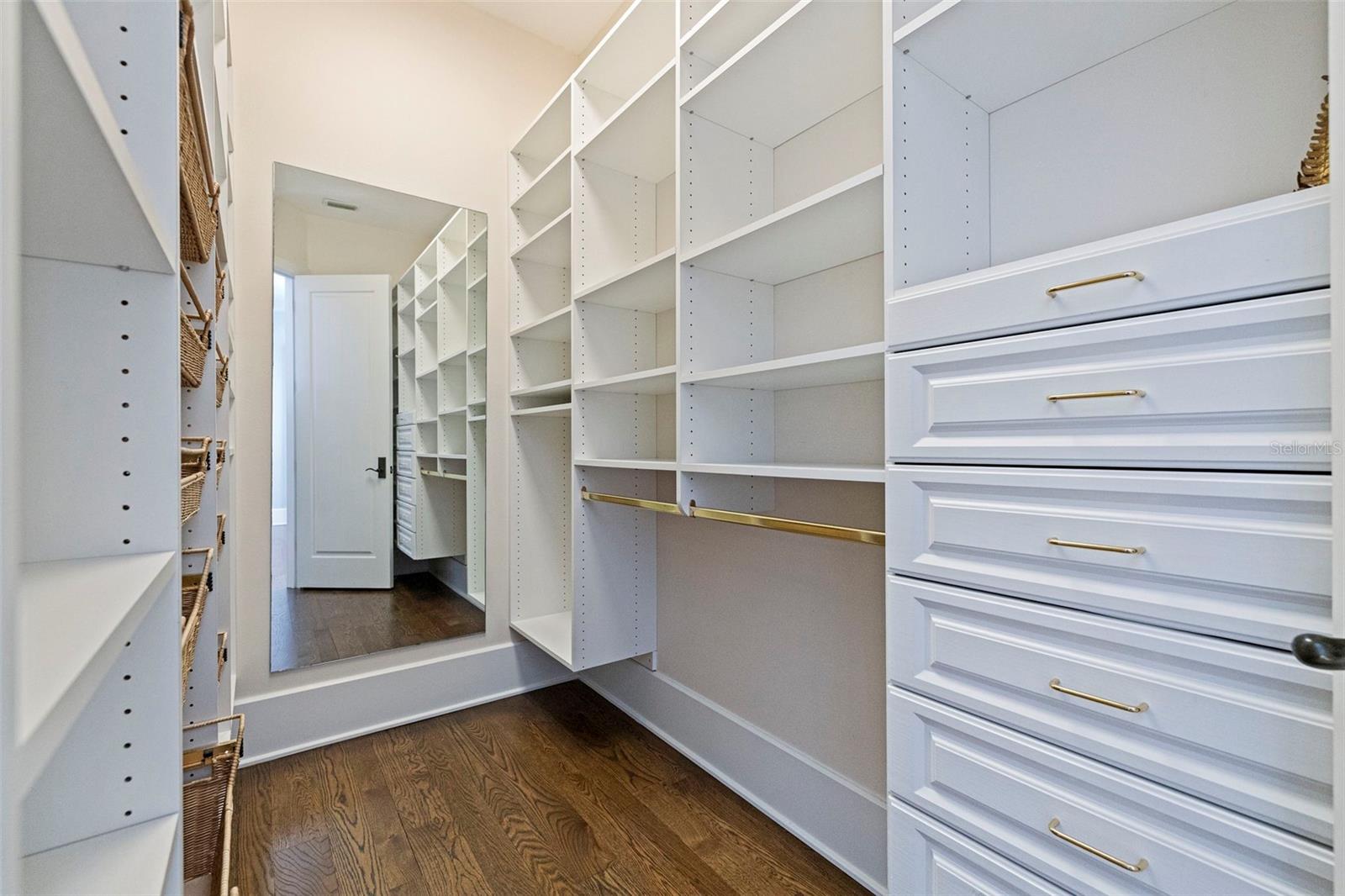 Walk-in closet bedroom 3  / East Wing