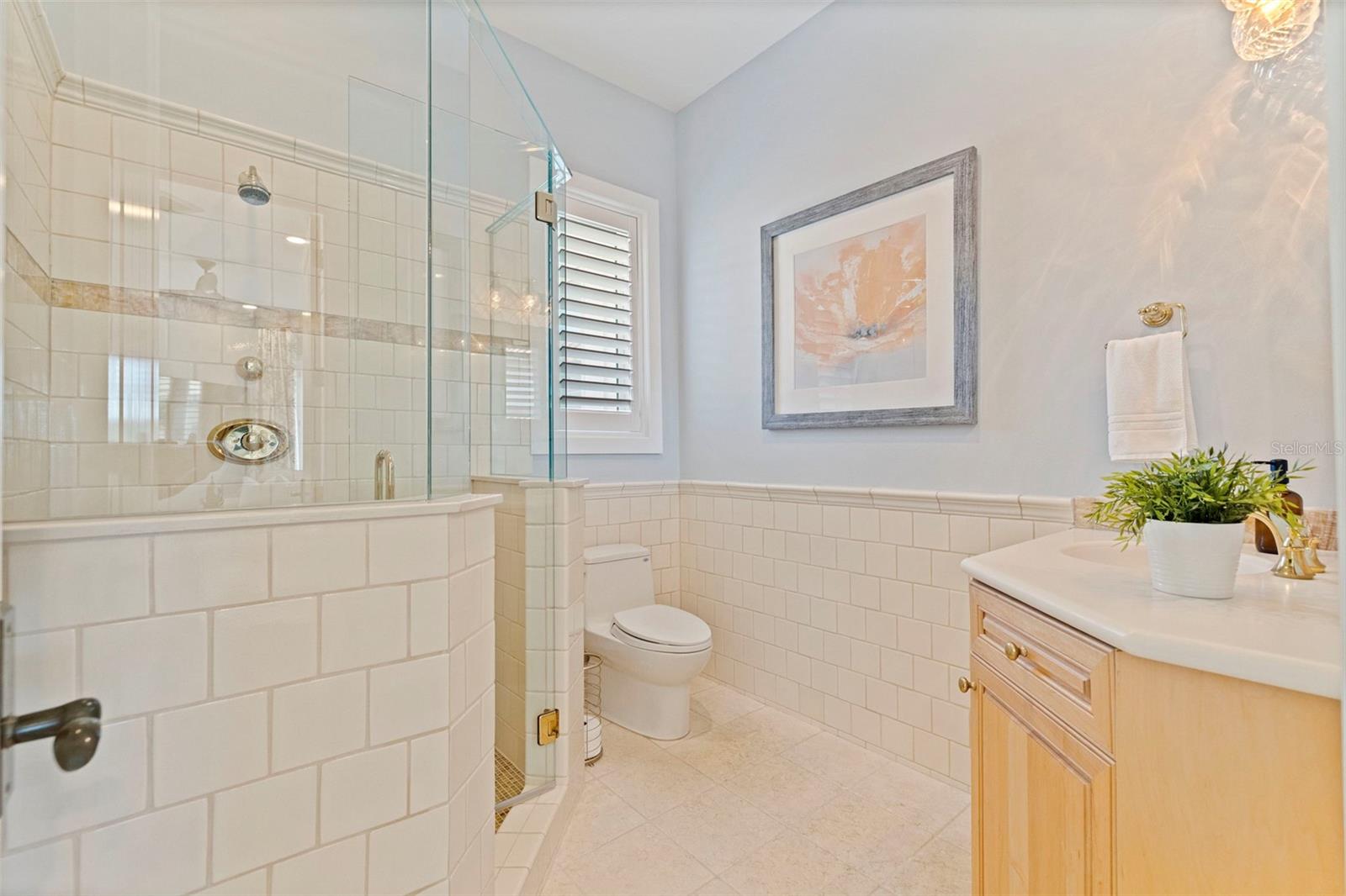 Bathroom 4 / Central Wing