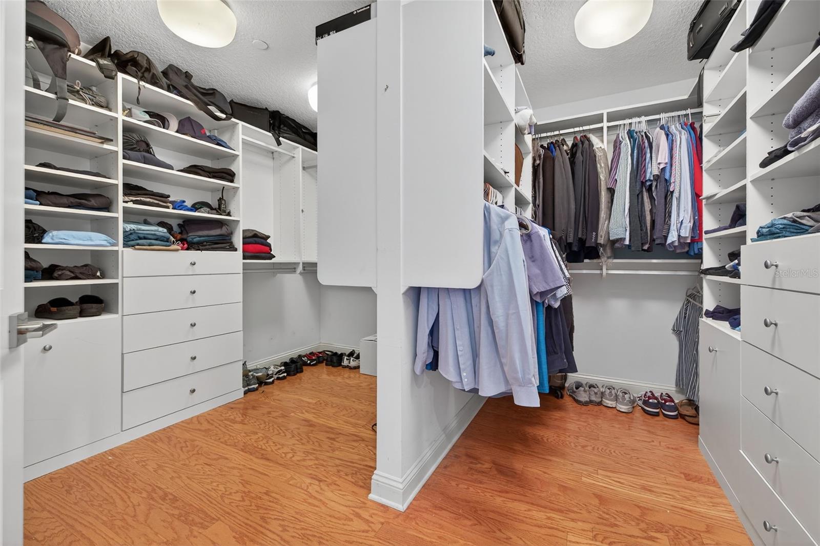 Huge walk in Closet