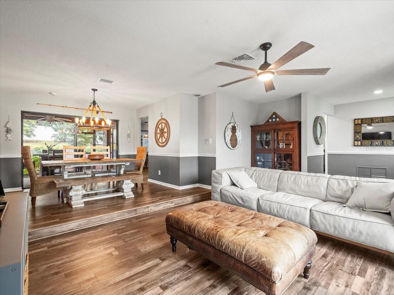 Living Room/ Diningroom Combination