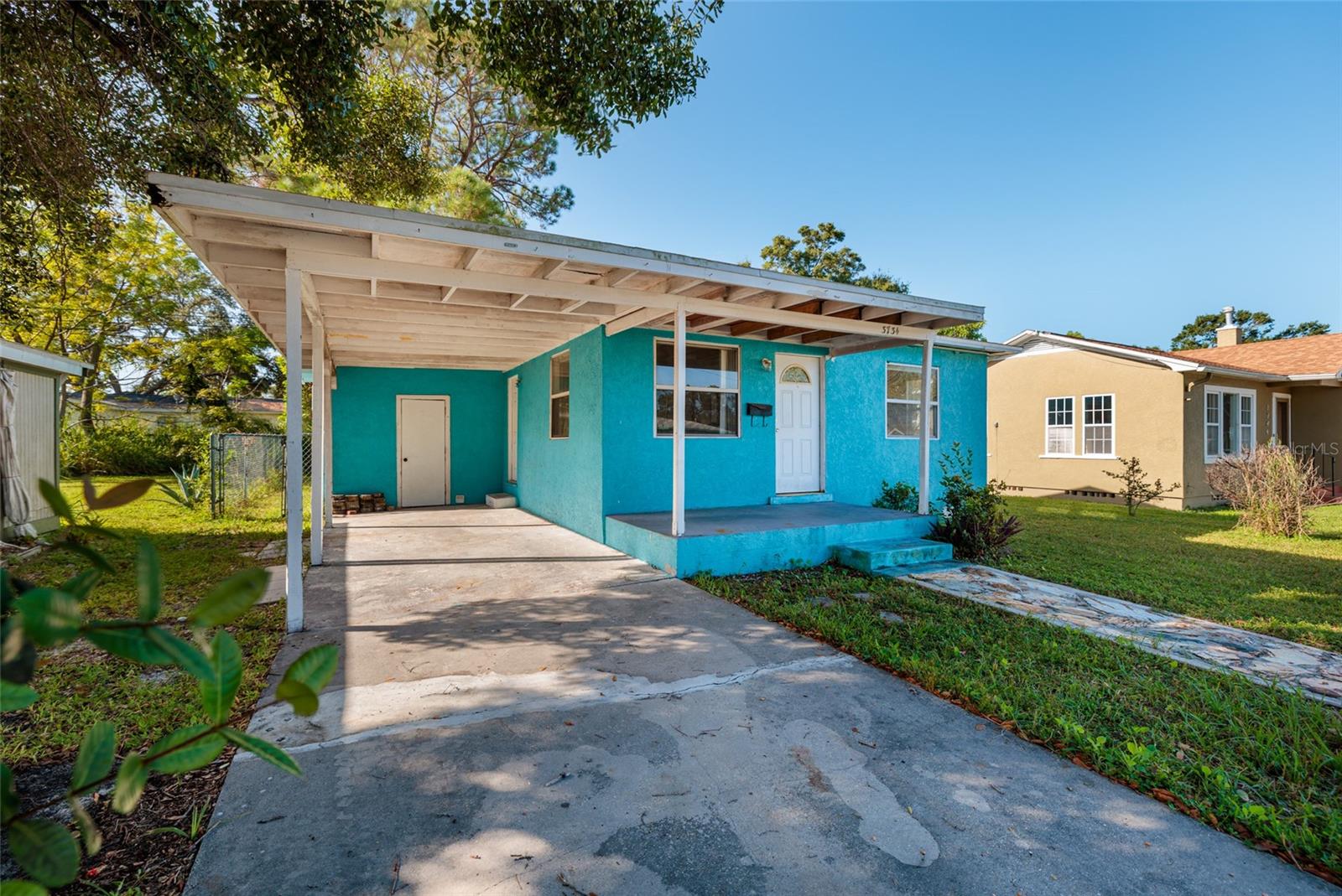 Cute home ready for you! Has a new roof!