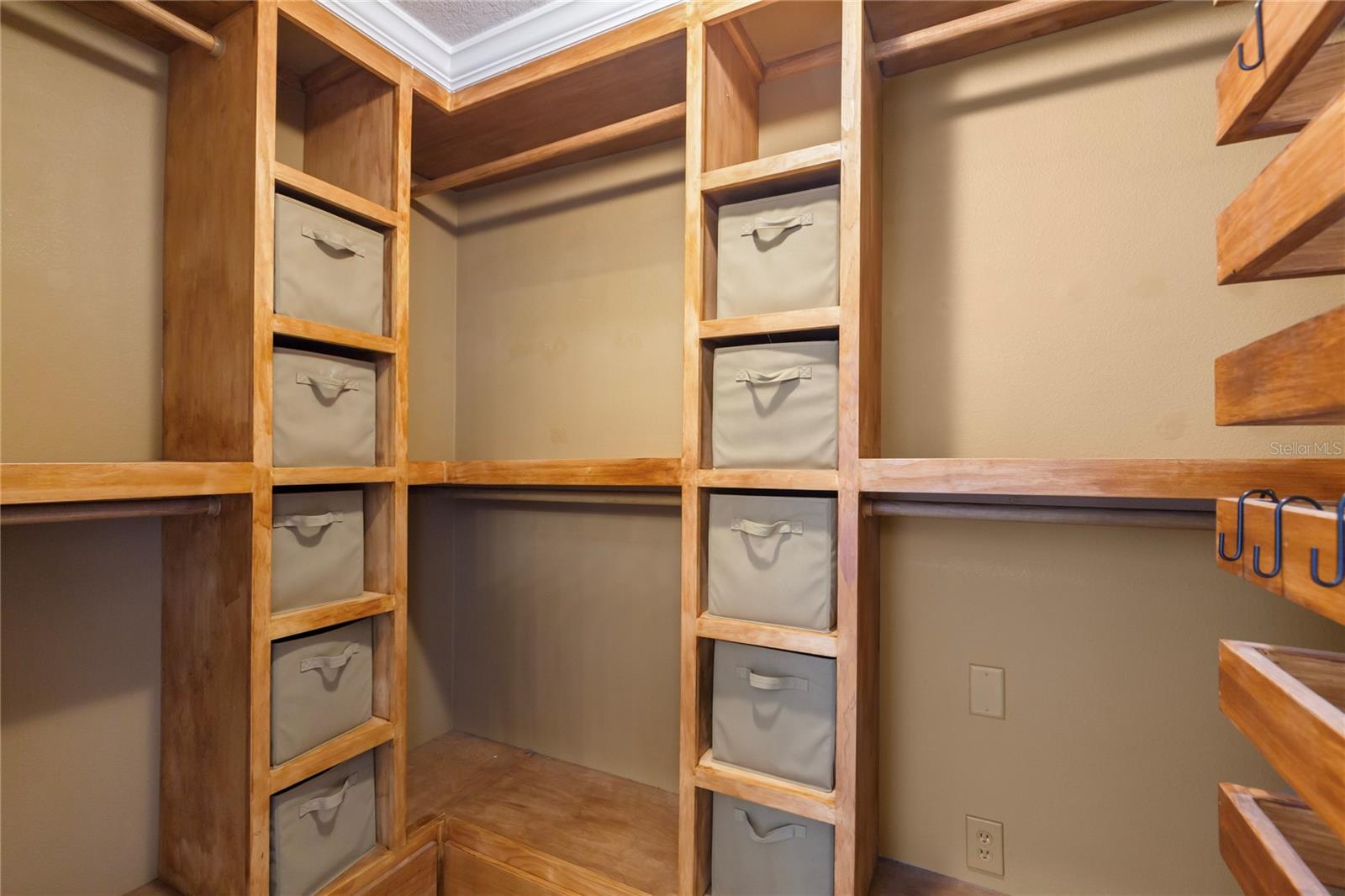 Master Walk in Closet (2 of 1)