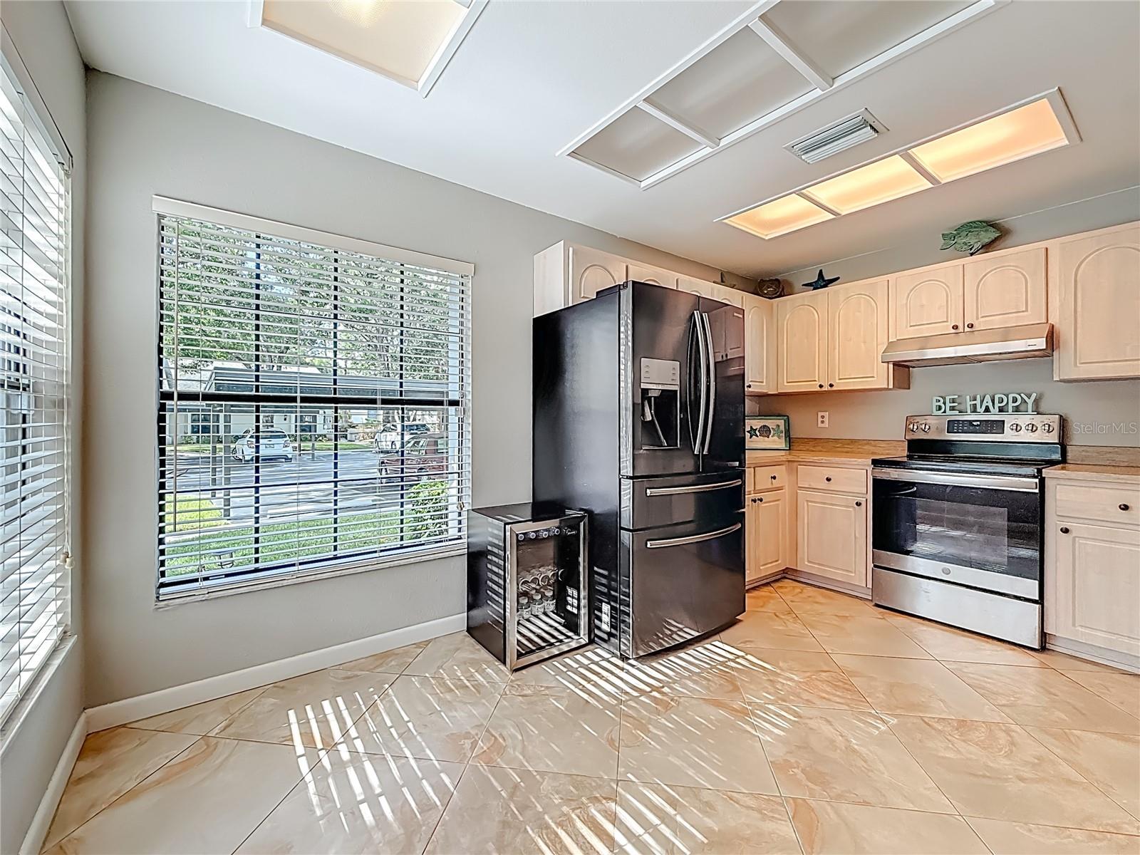 Large Eat-In Kitchen