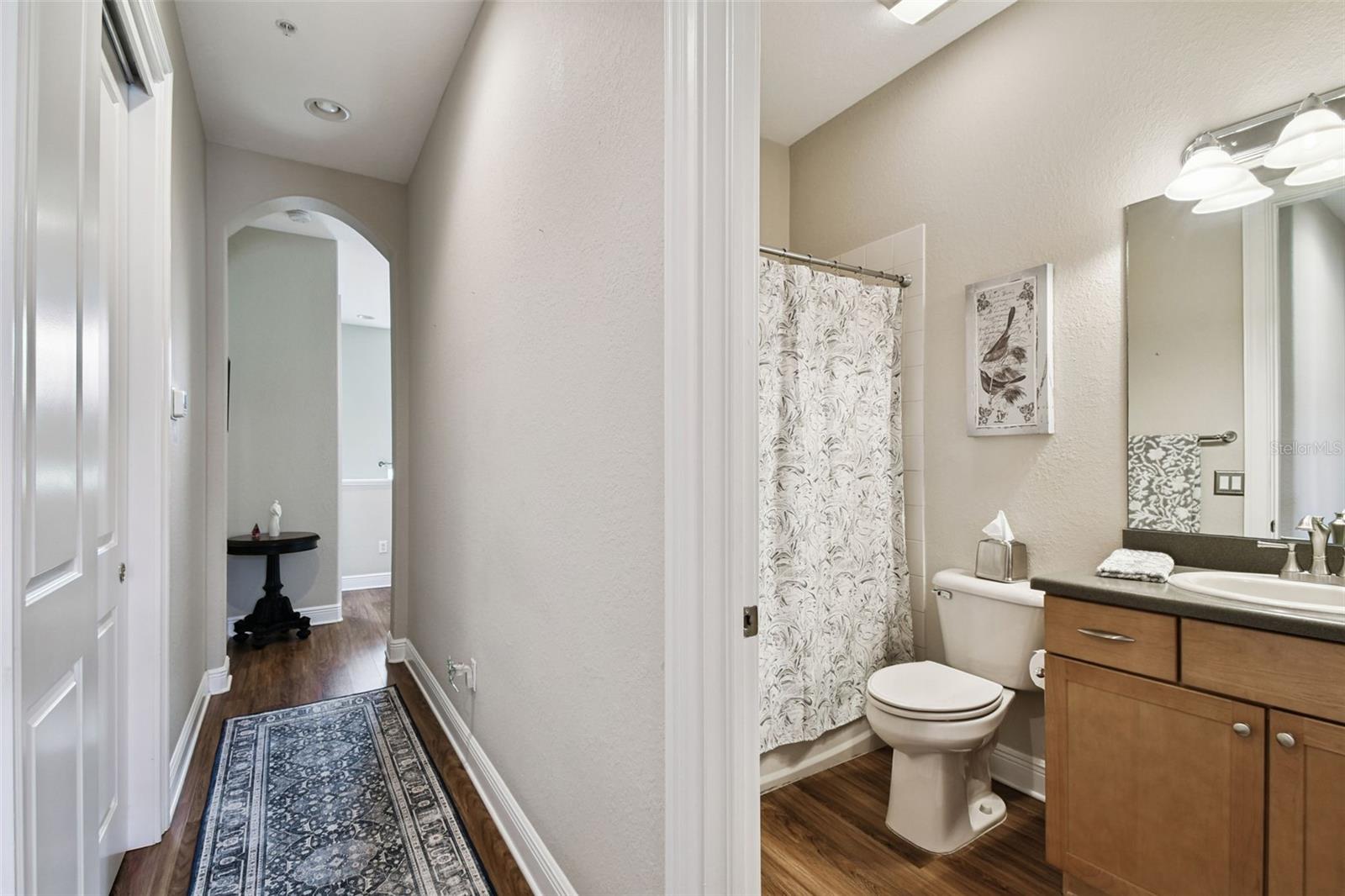 Hall guest full bath