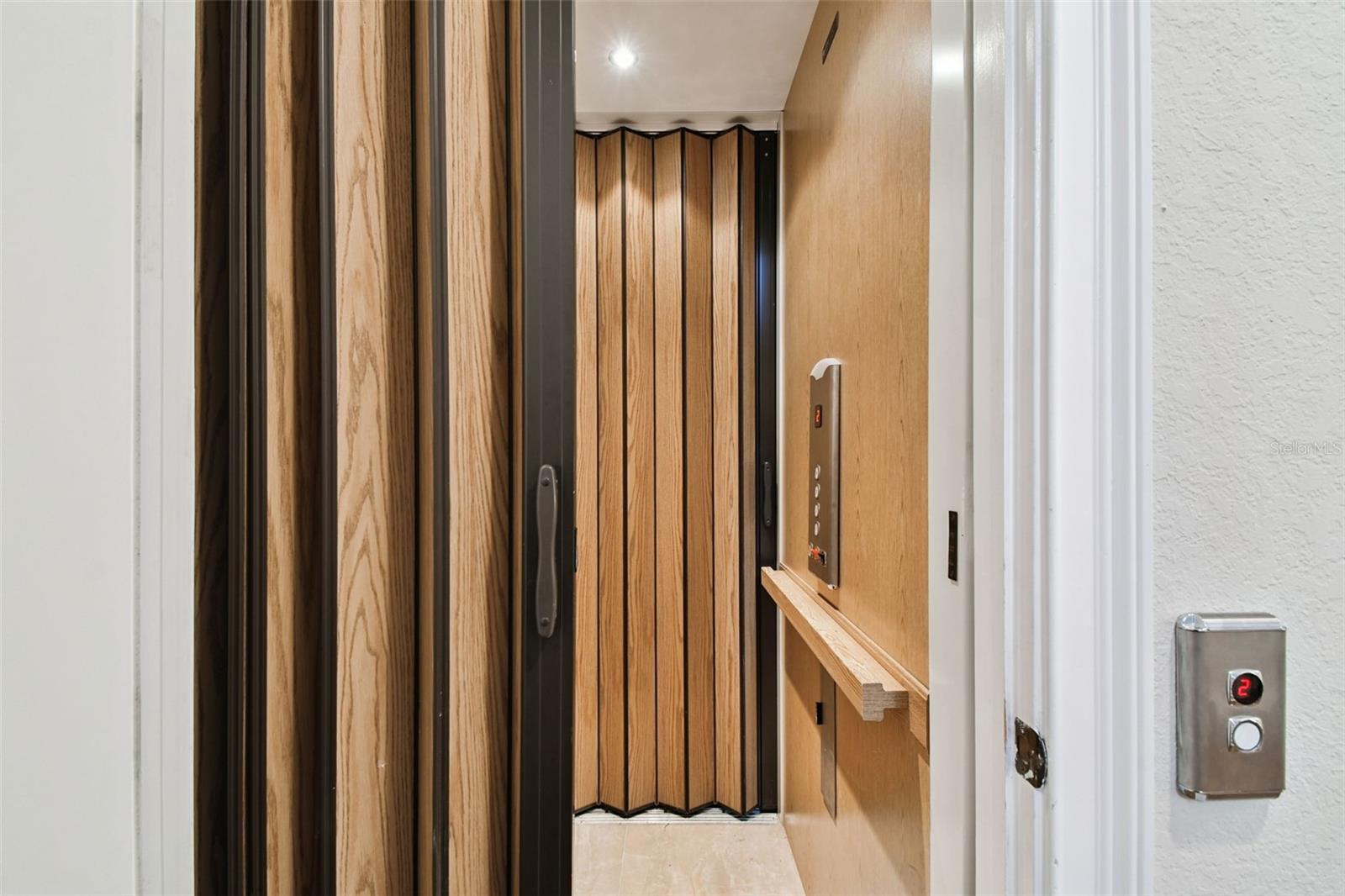 3 floor elevator
