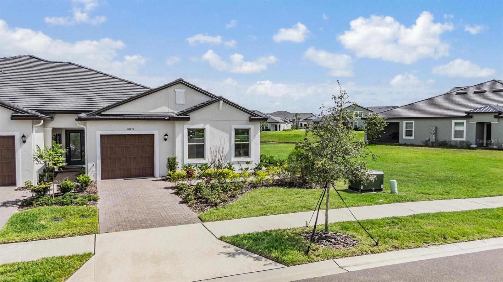 End unit with plenty of extra space!
