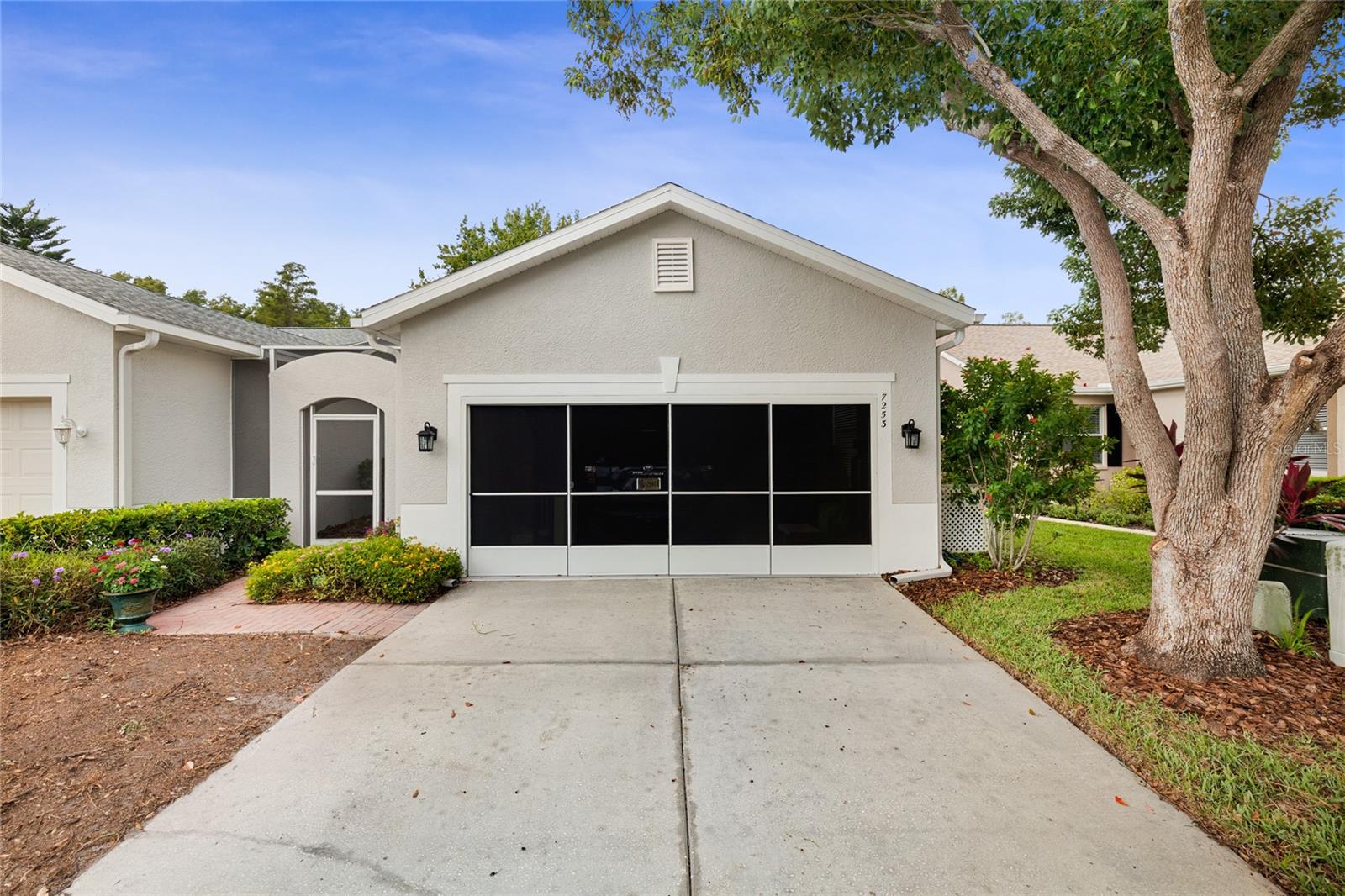 2-CAR GARAGE WITH SCREENS