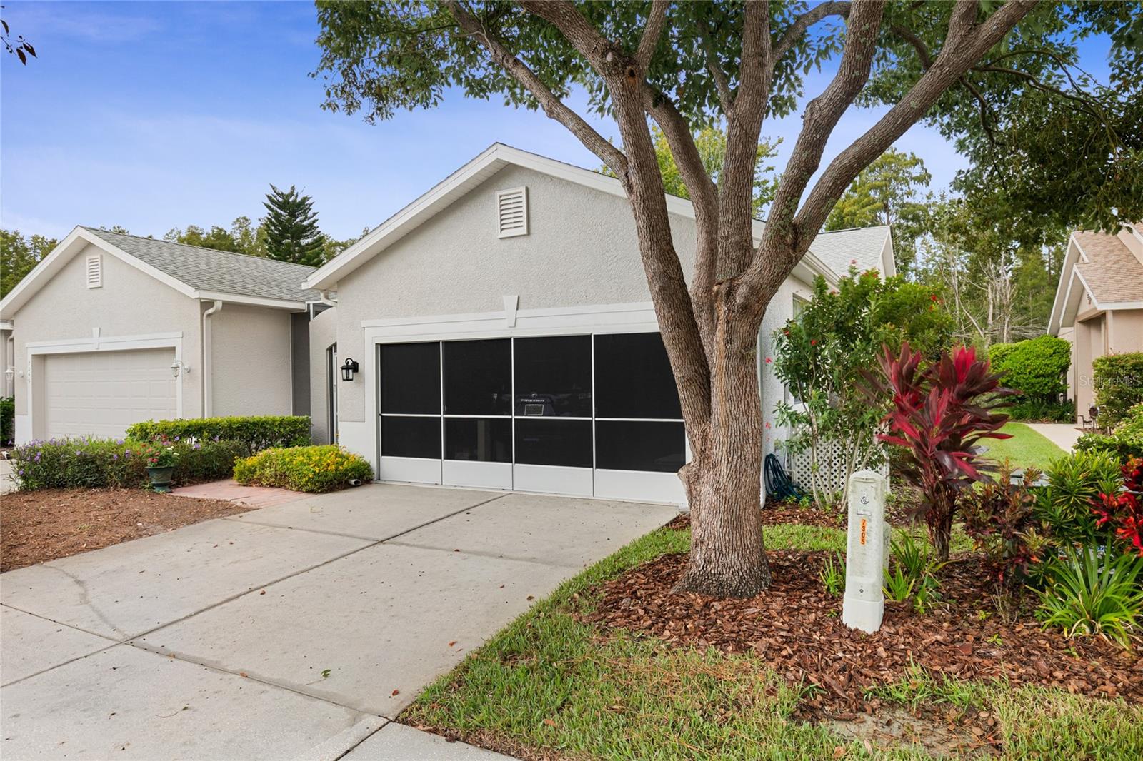 7253 CLEOPATRA DR - END UNIT