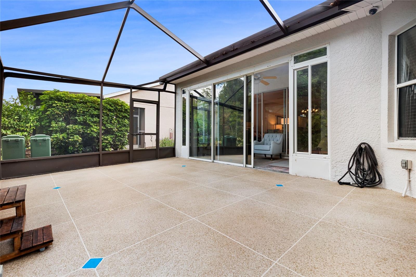 SCREENED LARGE LANAI OFF OF ENCLOSED SUNROOM