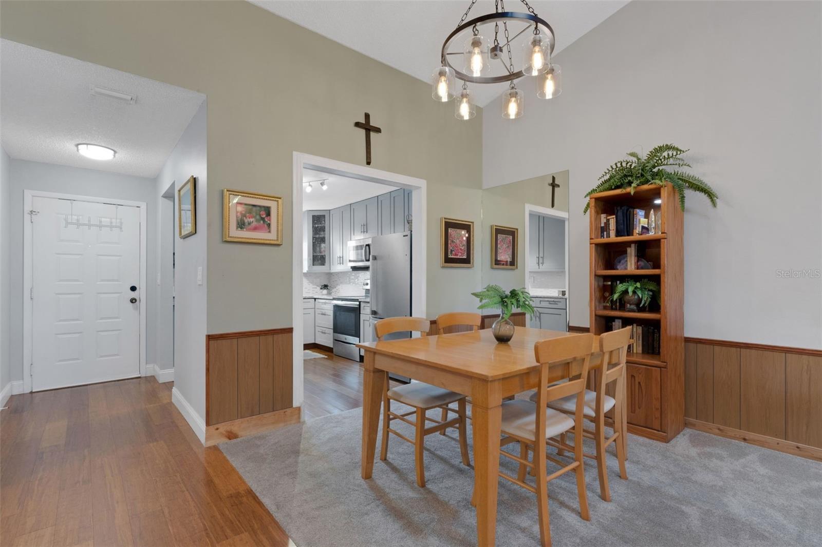 Pleasing modern light fixtures