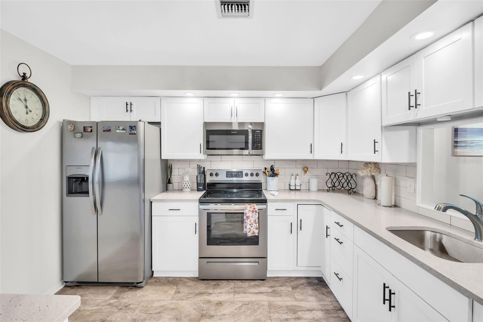 GORGEOUS KITCHEN WITH CORIAN COUNTERTOPS