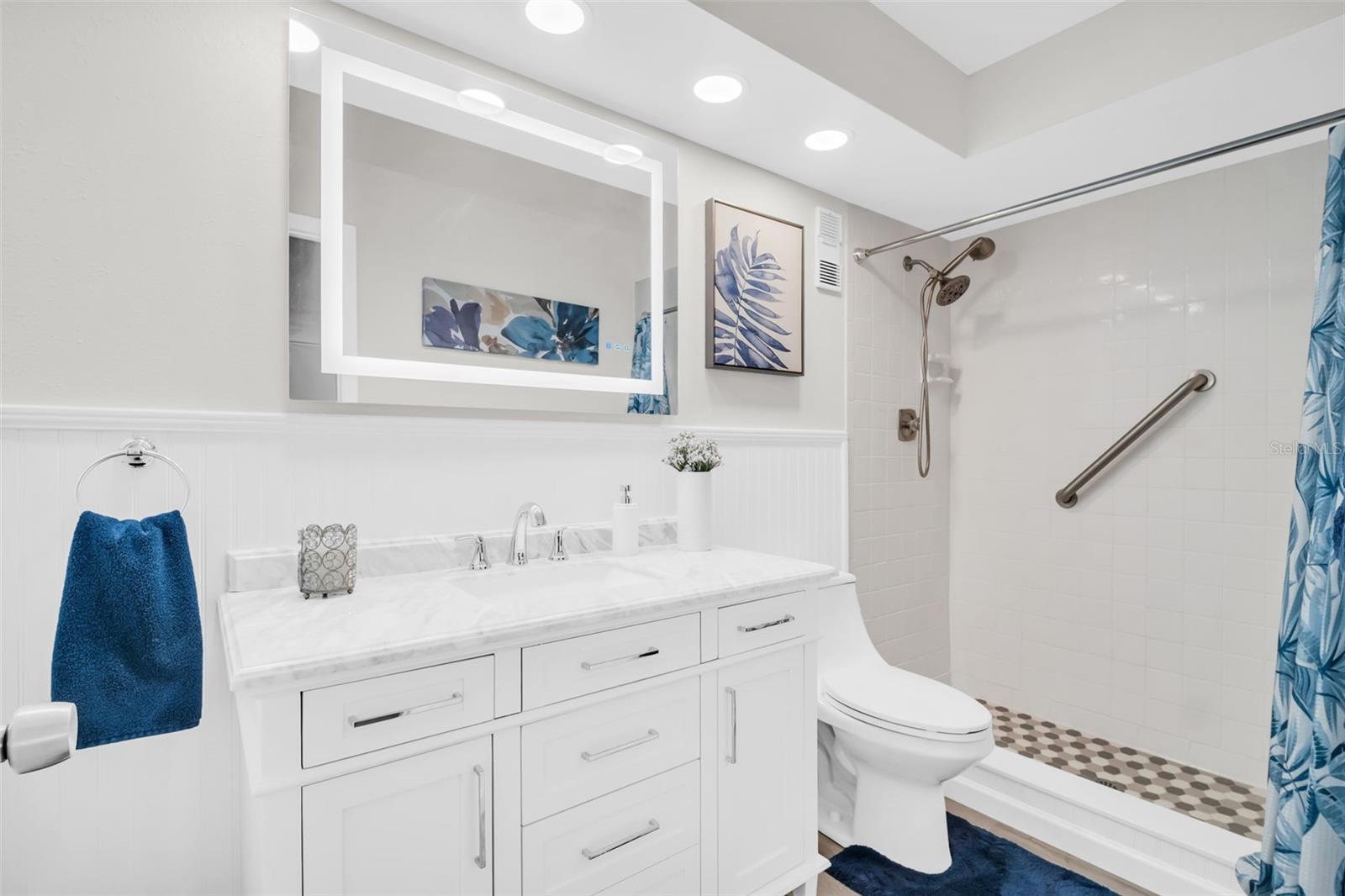 MAGNIFICENT PRIMARY EN SUITE BATH