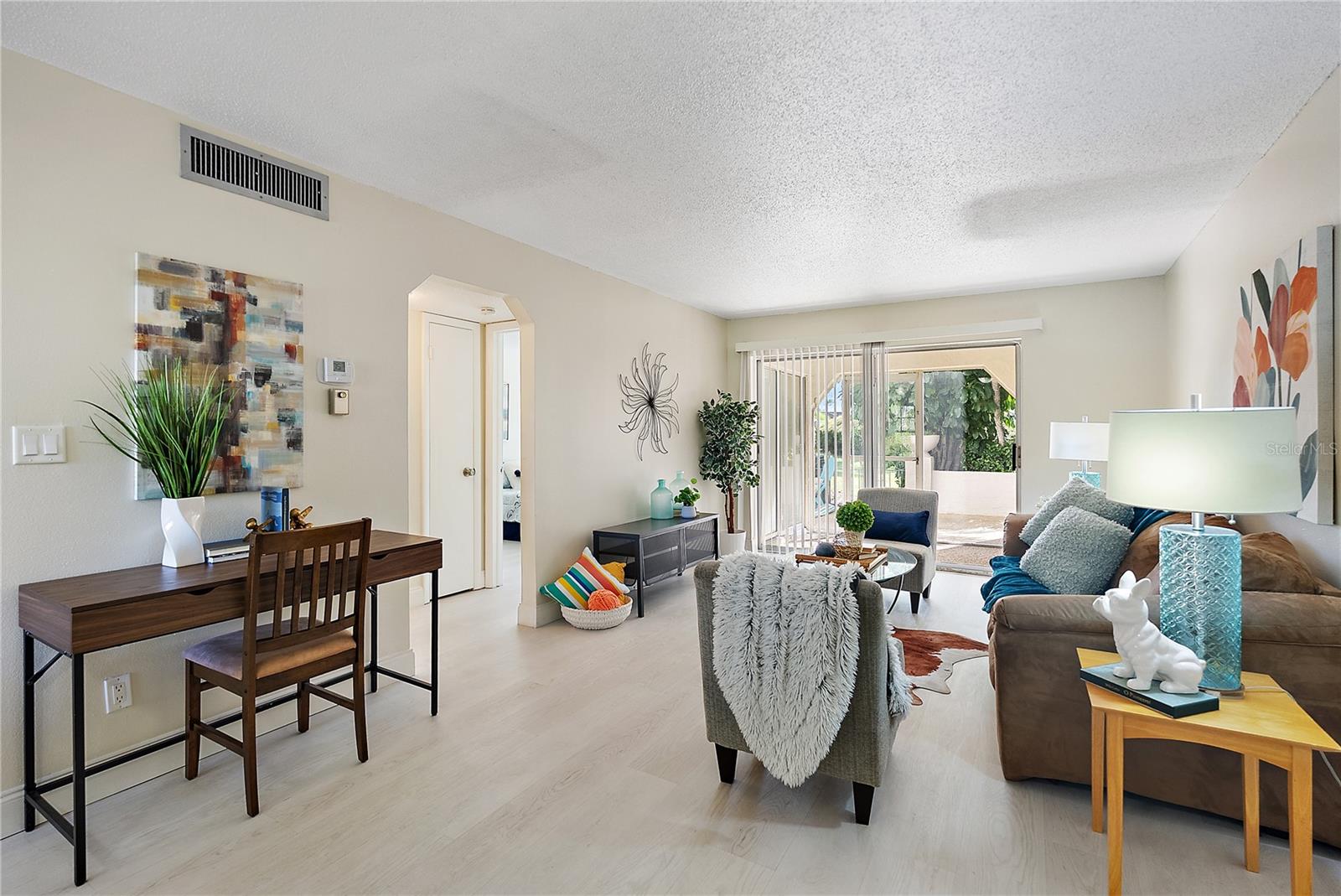 Living room with a couple spaces for a desk
