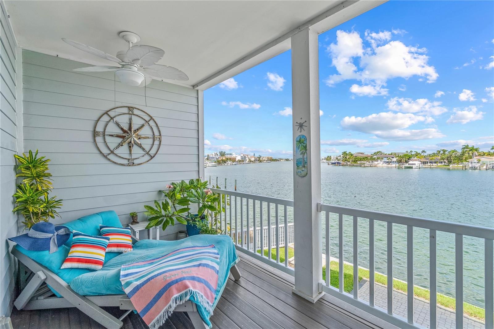 2nd floor balcony