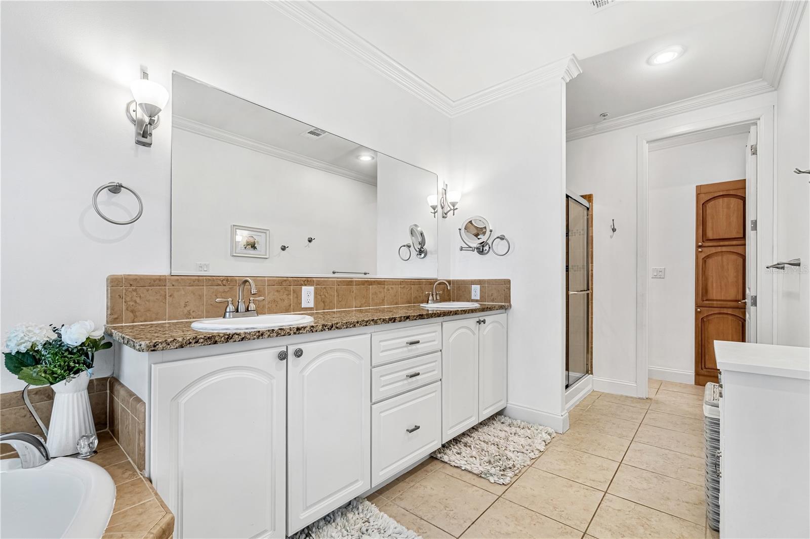 primary en-suite bathroom