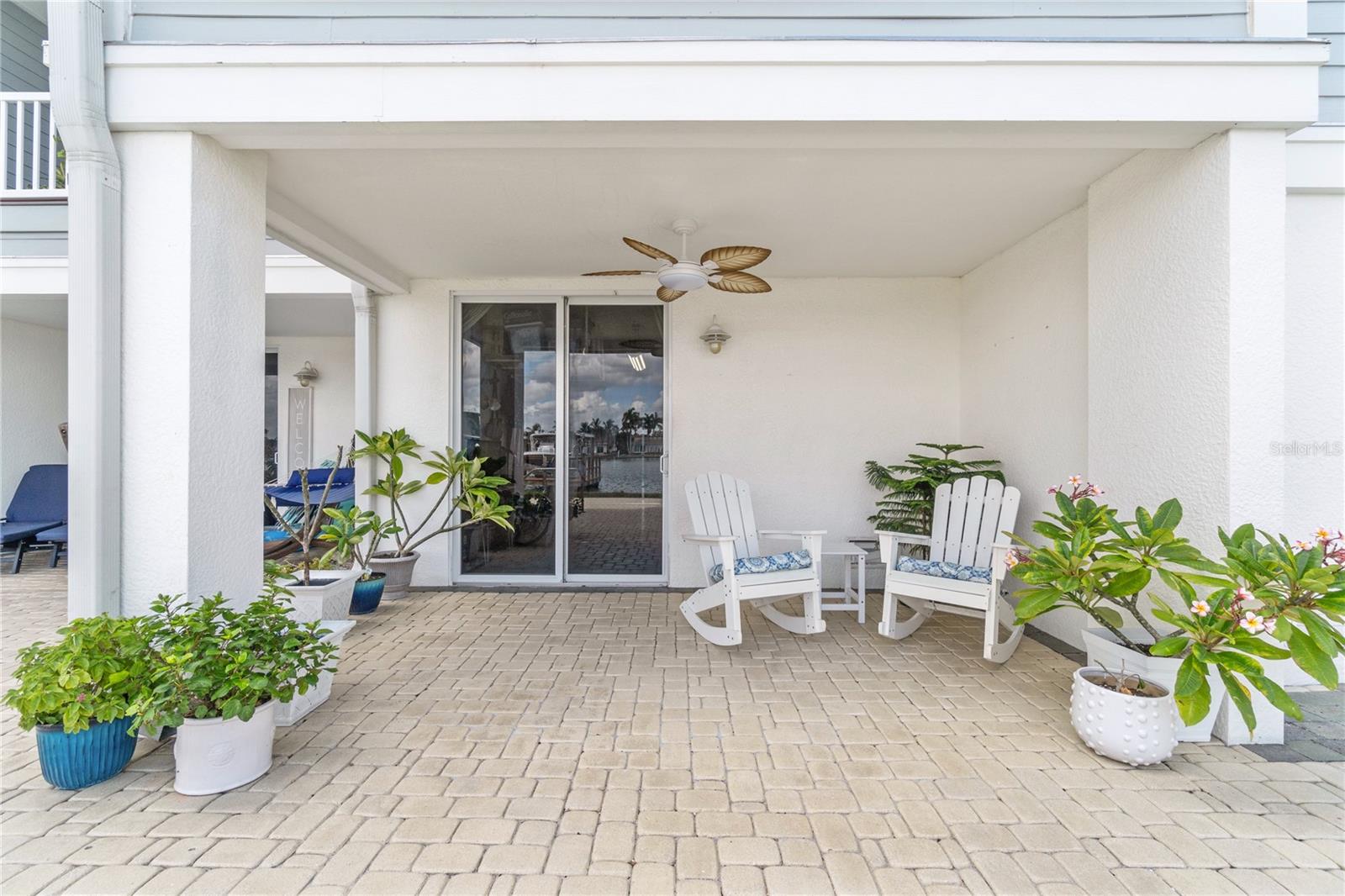 waterfront overed patio