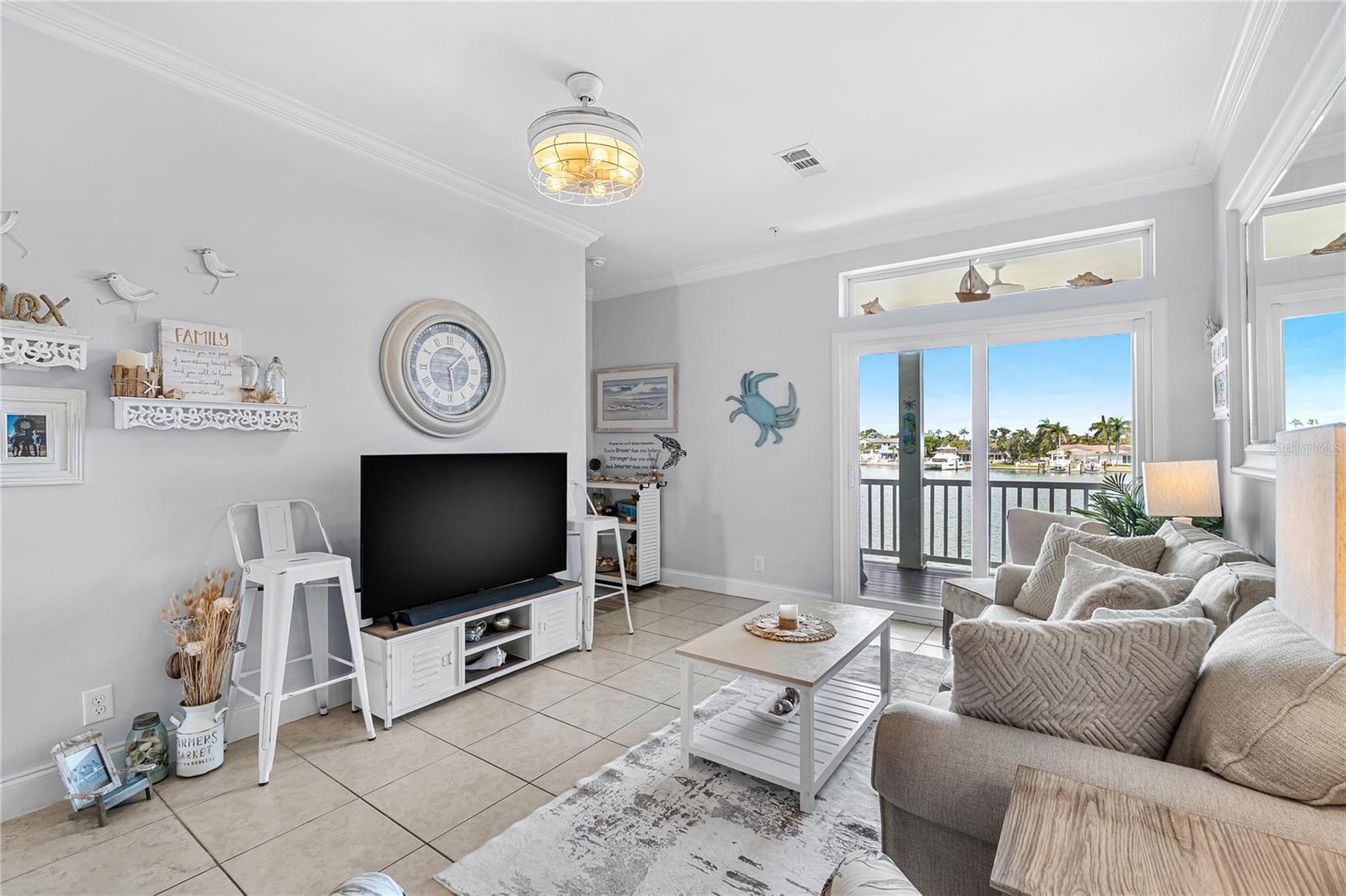 living /dining area