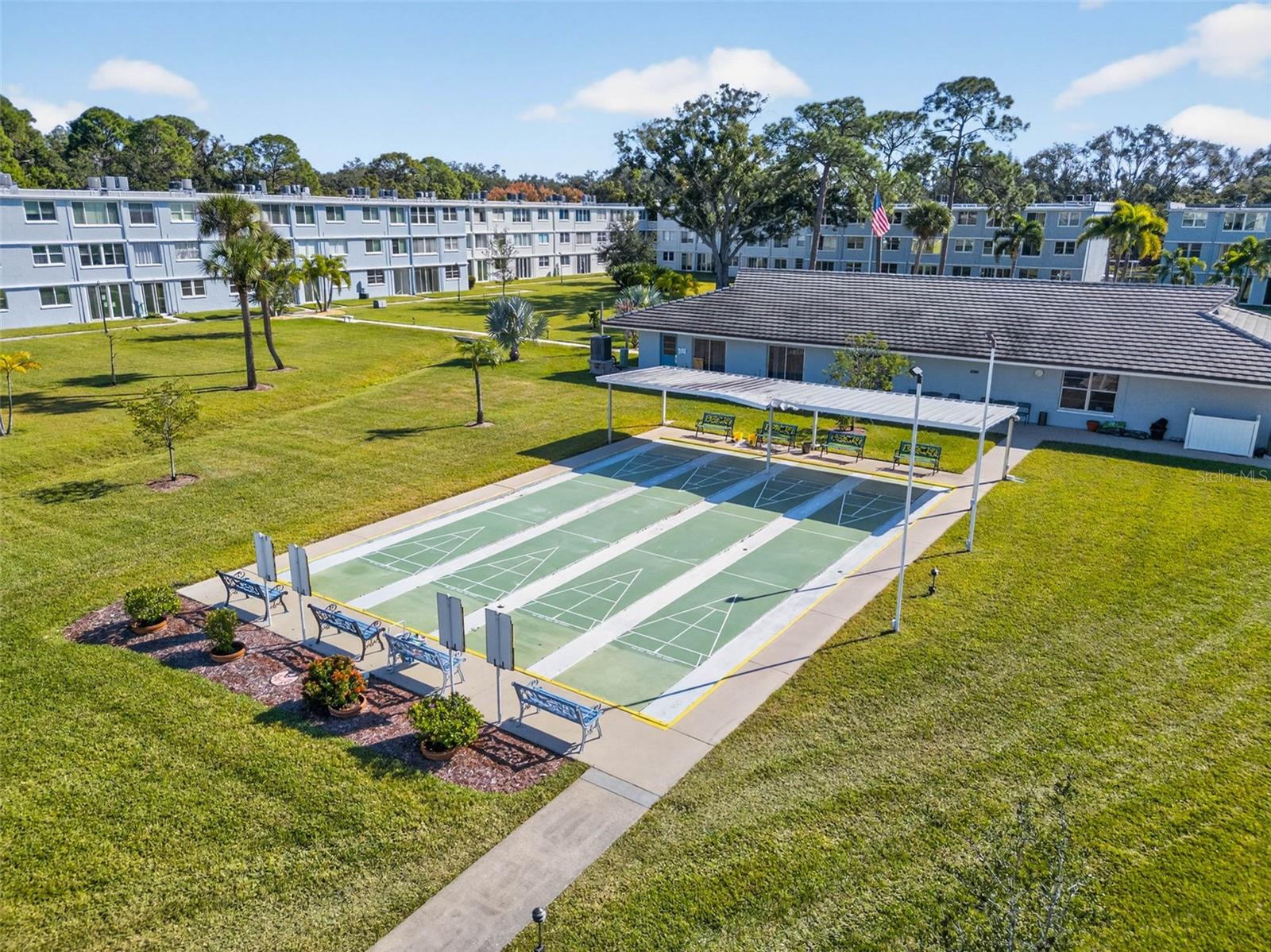 Community shuffleboard