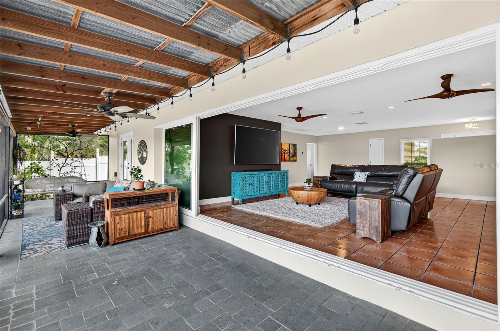 Living Rm open to Lanai
