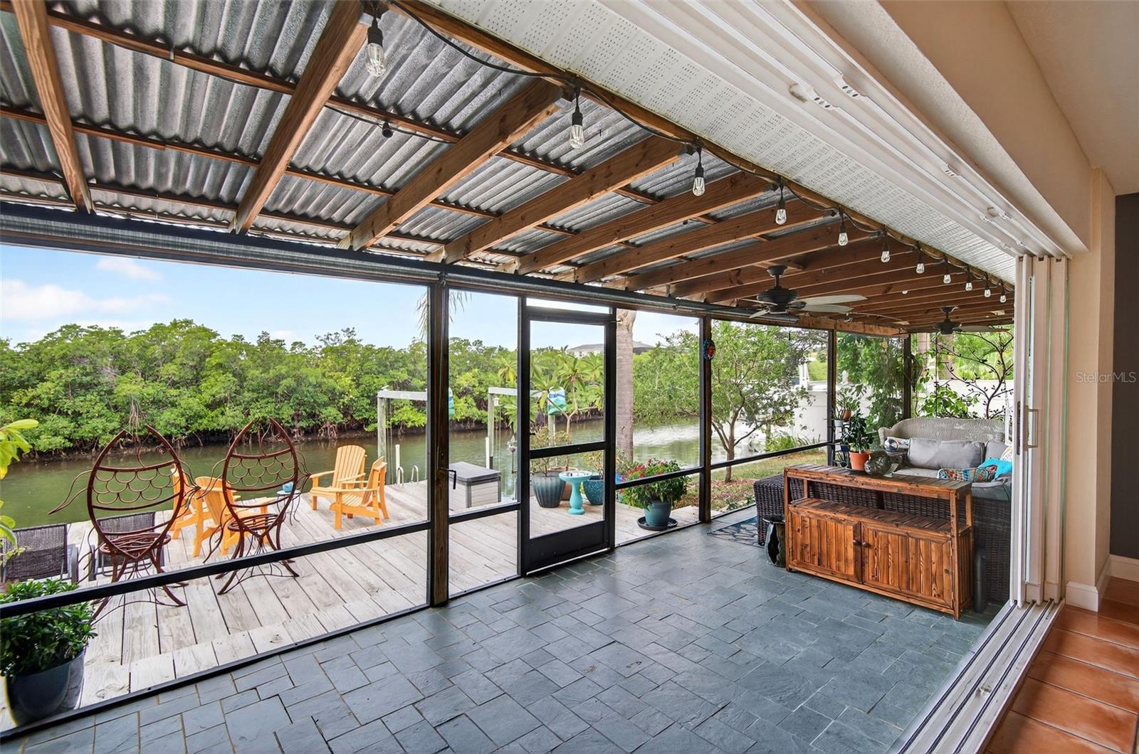 Lanai 50' x 9'