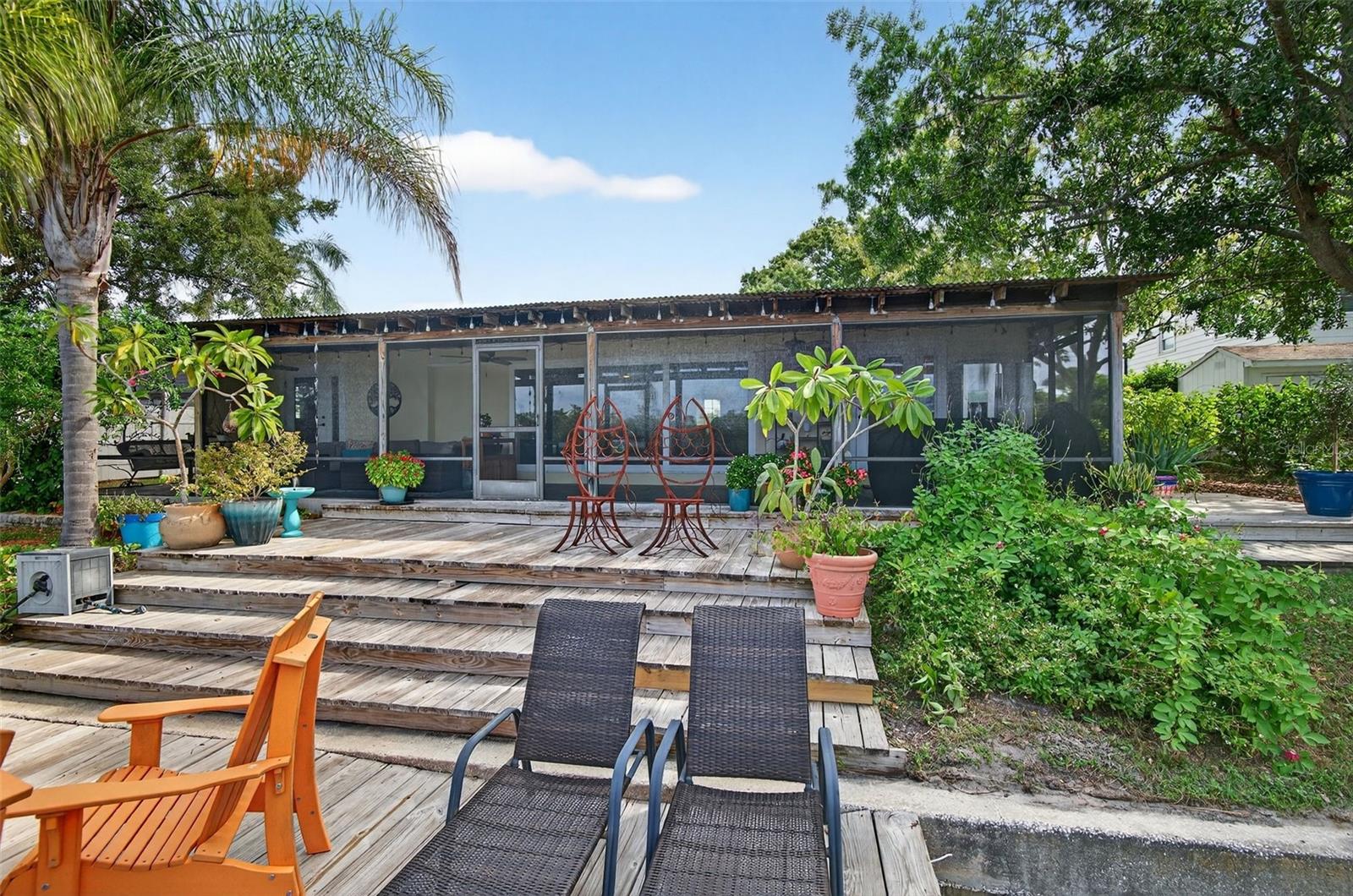 Relaxing backyard!