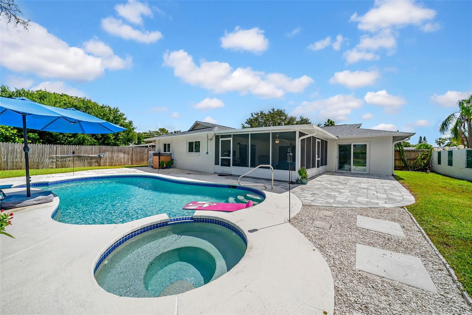 Large entertaining space!
