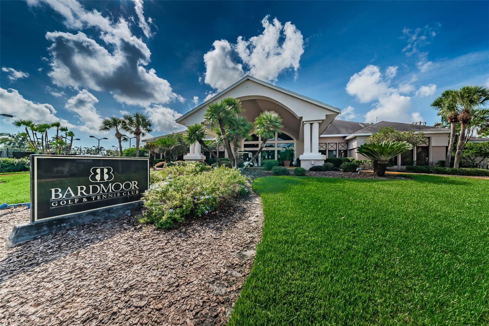 Bardmoor Clubhouse and pro shop