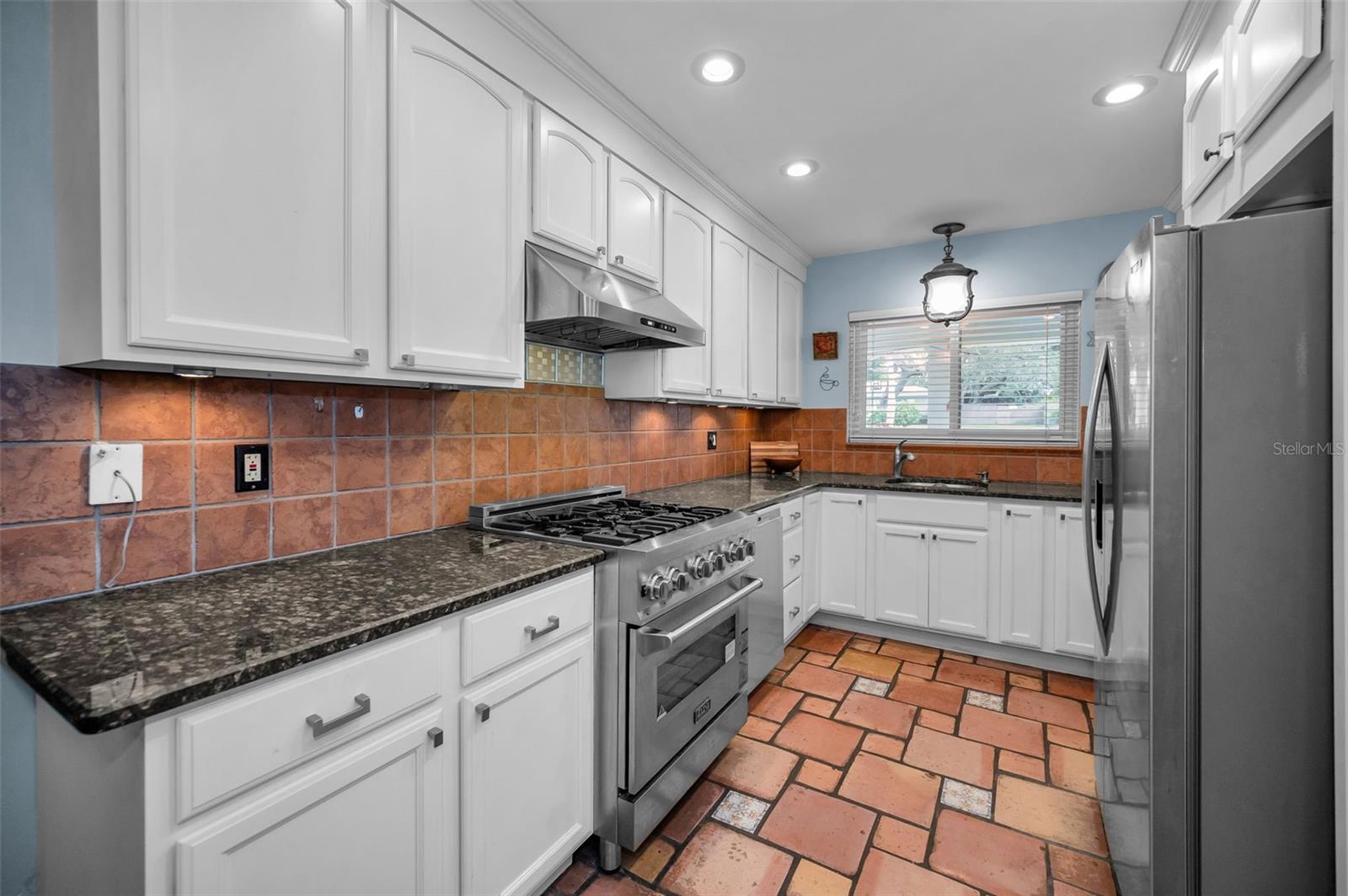 The kitchen blends Retro flair with modern convenience