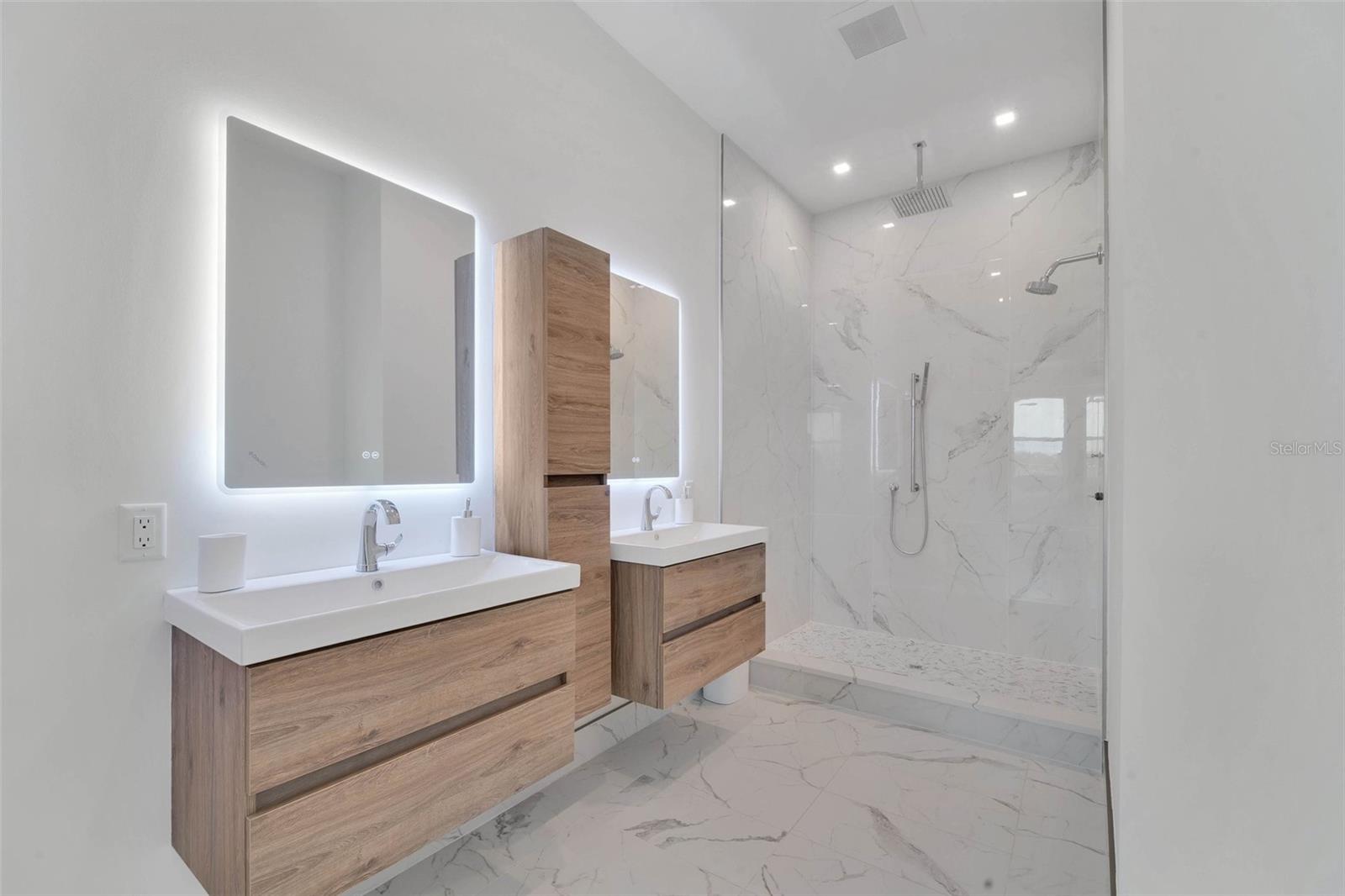 Third-Floor Guest Bath