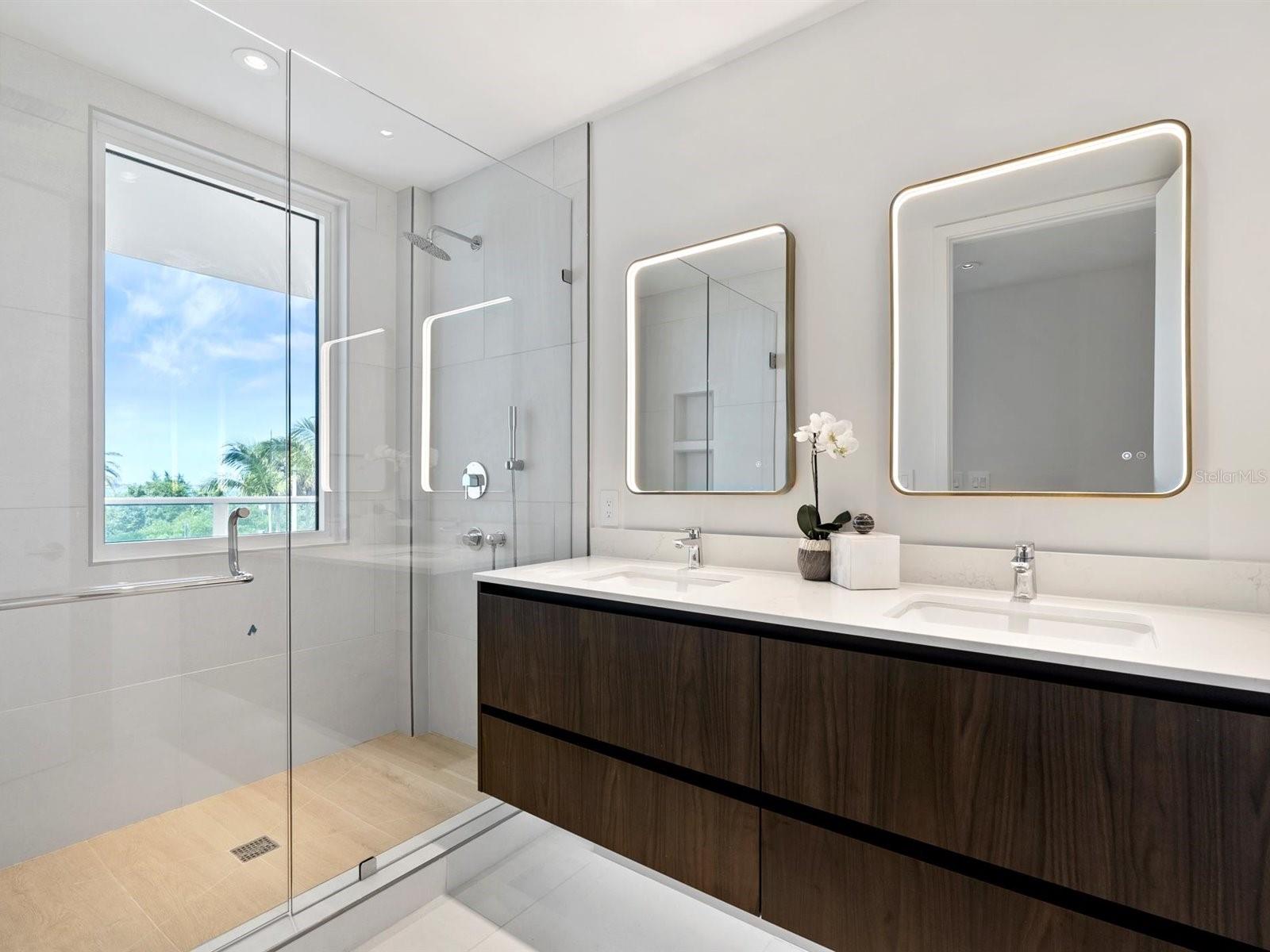 Second BR En Suite Bath