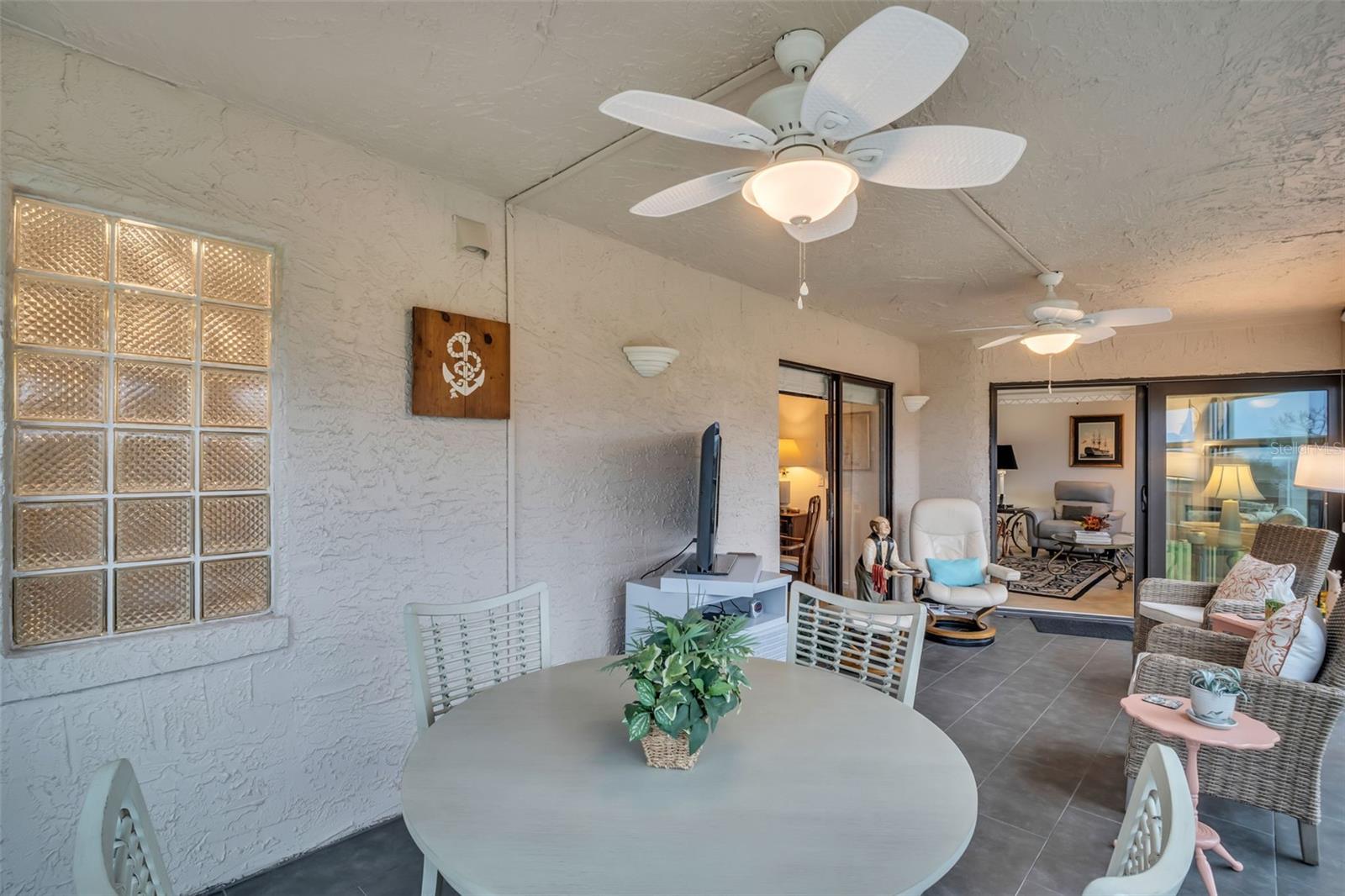 LANAI IS LIKE A VACATION RETREAT!