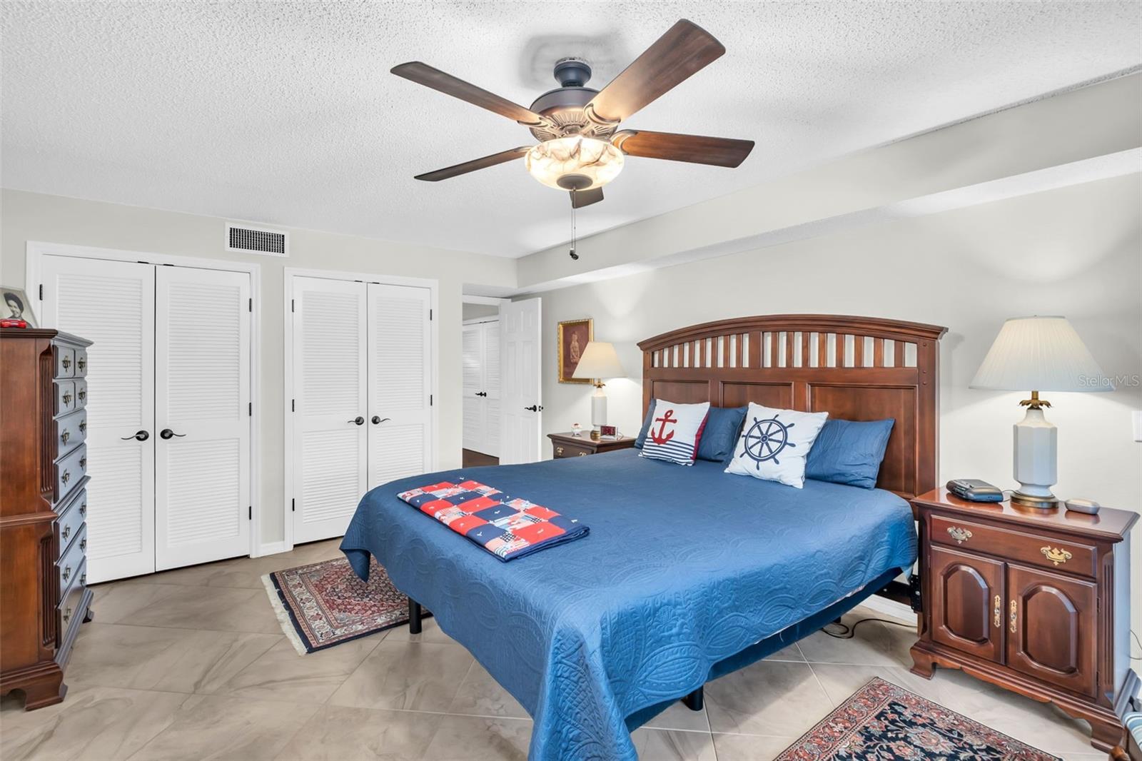 LARGE DOUBLE CLOSETS