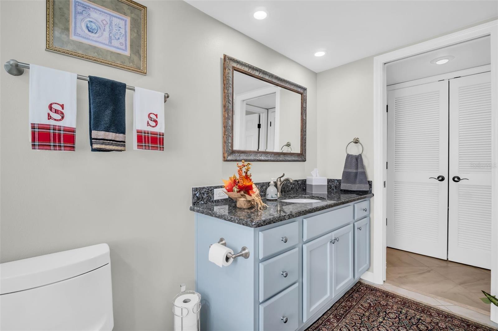 IN-LAW/GUEST SUITE EN SUITE BATH